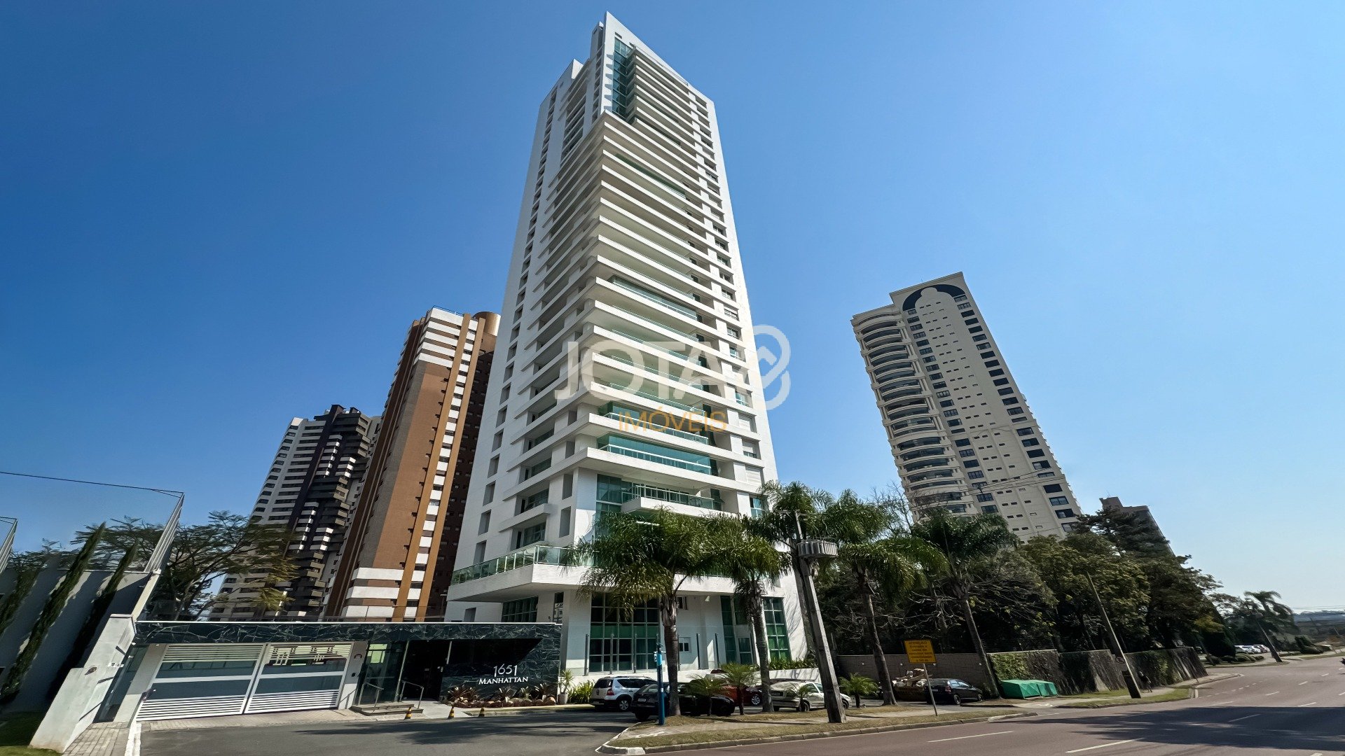 BELÍSSIMO APARTAMENTO, MOBILIADO,  NO CORAÇÃO DO ECOVILLE