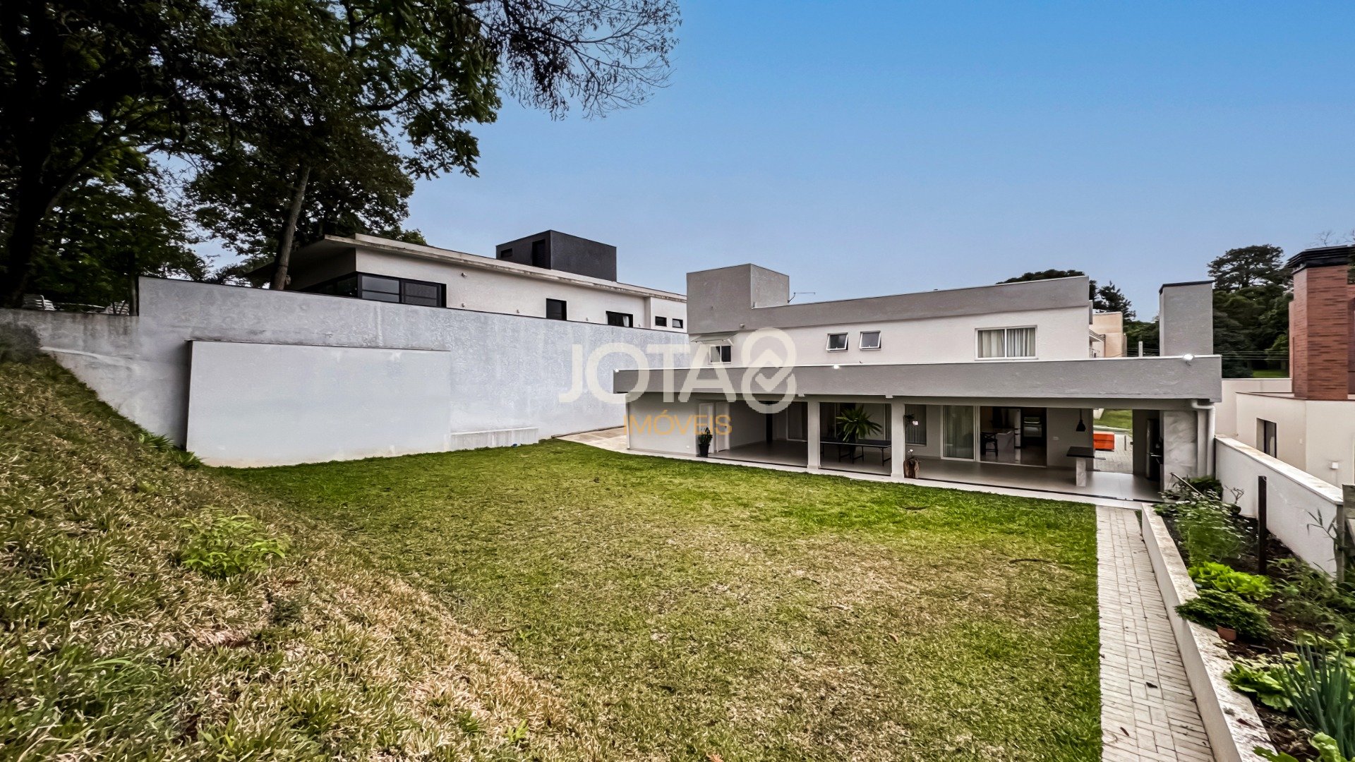 CASA MODERNA EM CONDOMÍNIO COM 4 QUARTOS EM SANTA FELICIDADE!
