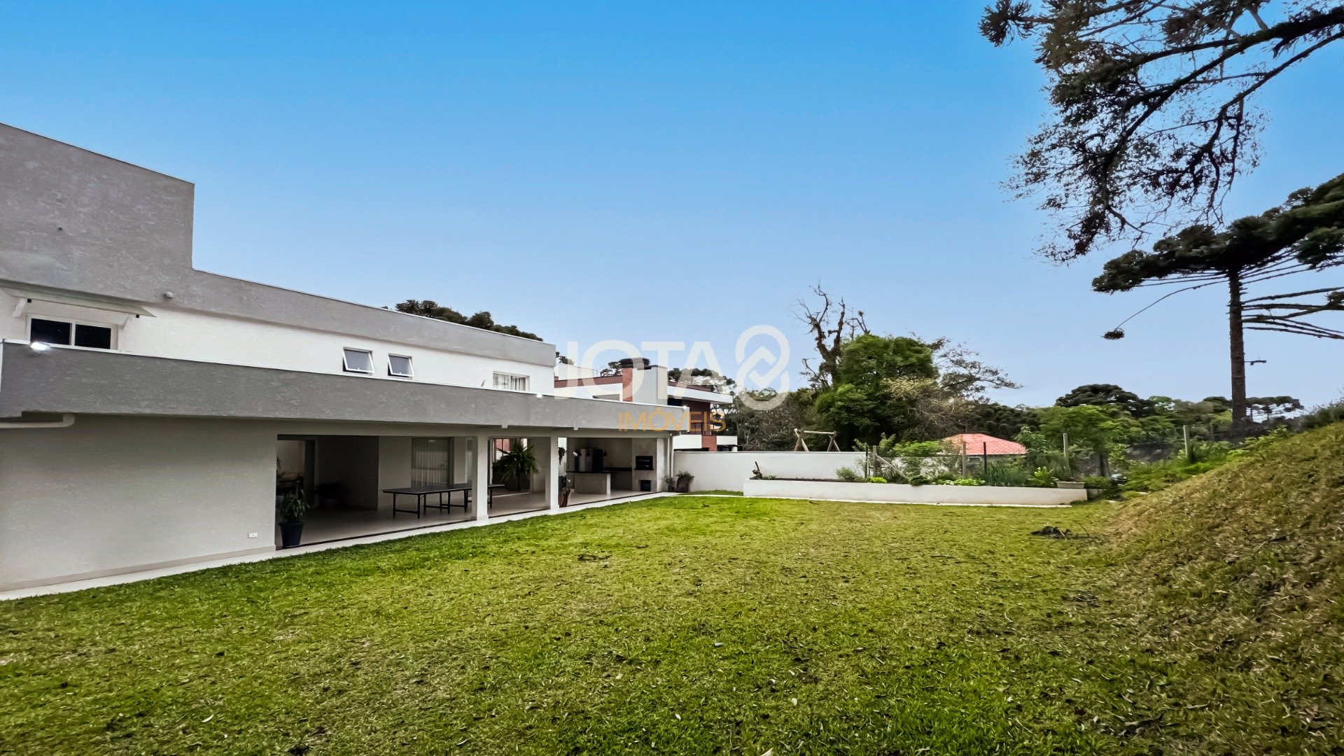 CASA MODERNA EM CONDOMÍNIO COM 4 QUARTOS EM SANTA FELICIDADE!