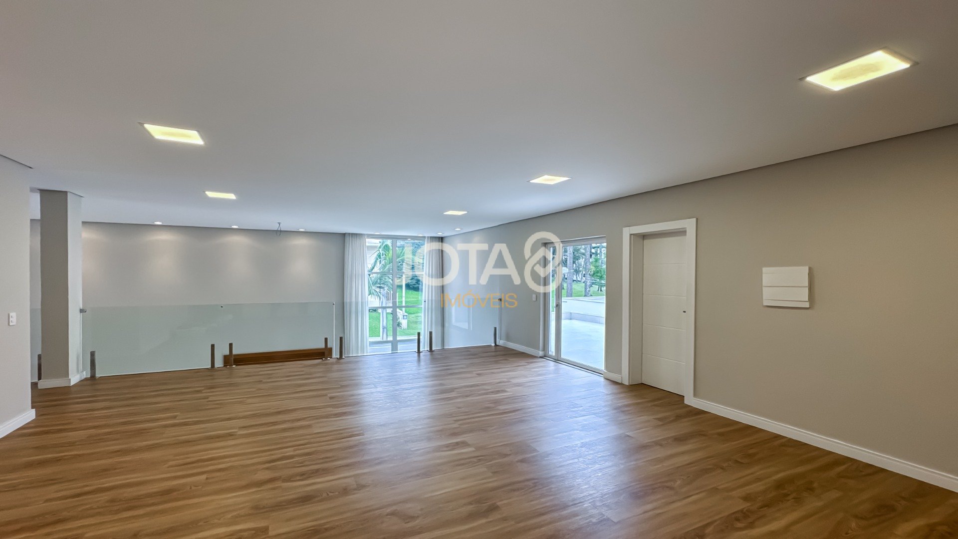 CASA MODERNA EM CONDOMÍNIO COM 4 QUARTOS EM SANTA FELICIDADE!