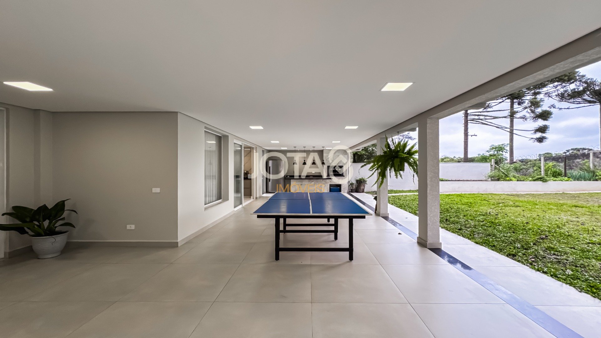 CASA MODERNA EM CONDOMÍNIO COM 4 QUARTOS EM SANTA FELICIDADE!