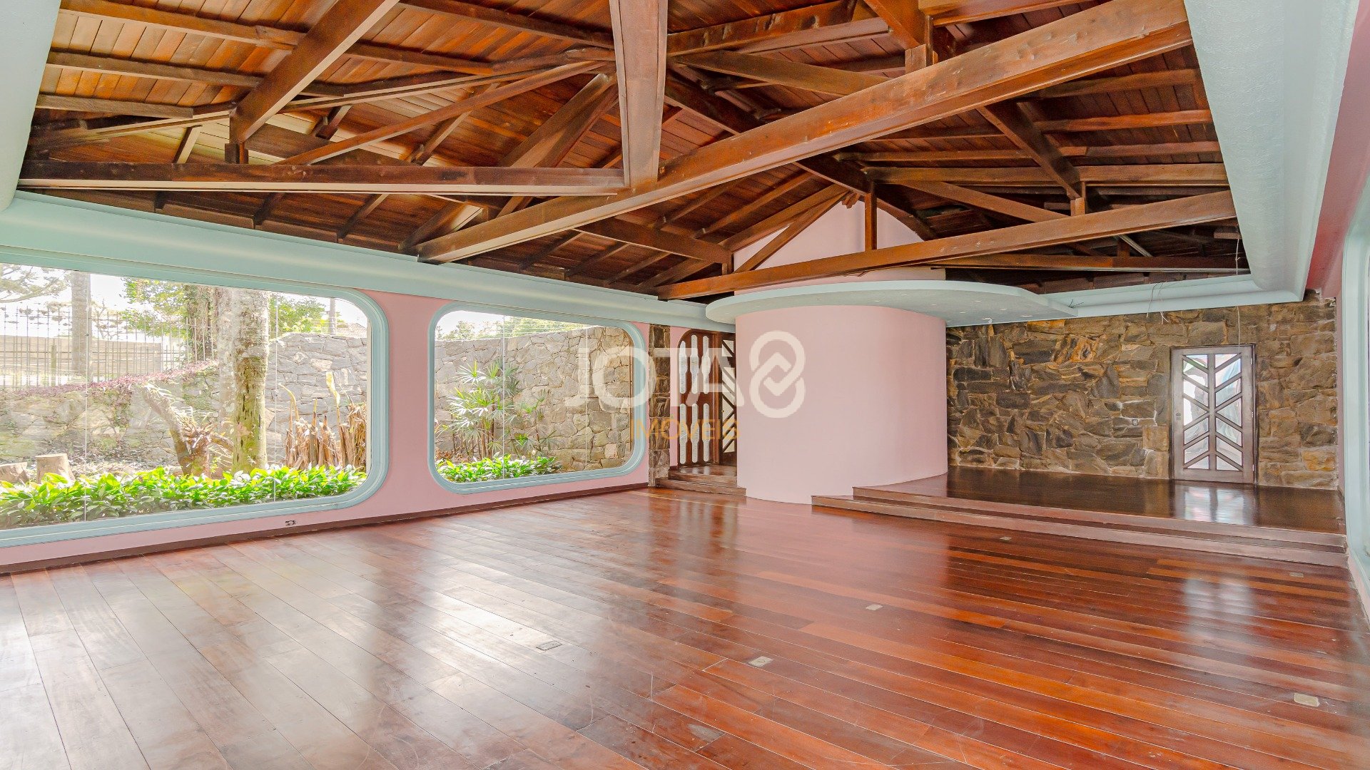 CASA COMERCIAL NO BAIRRO AHU