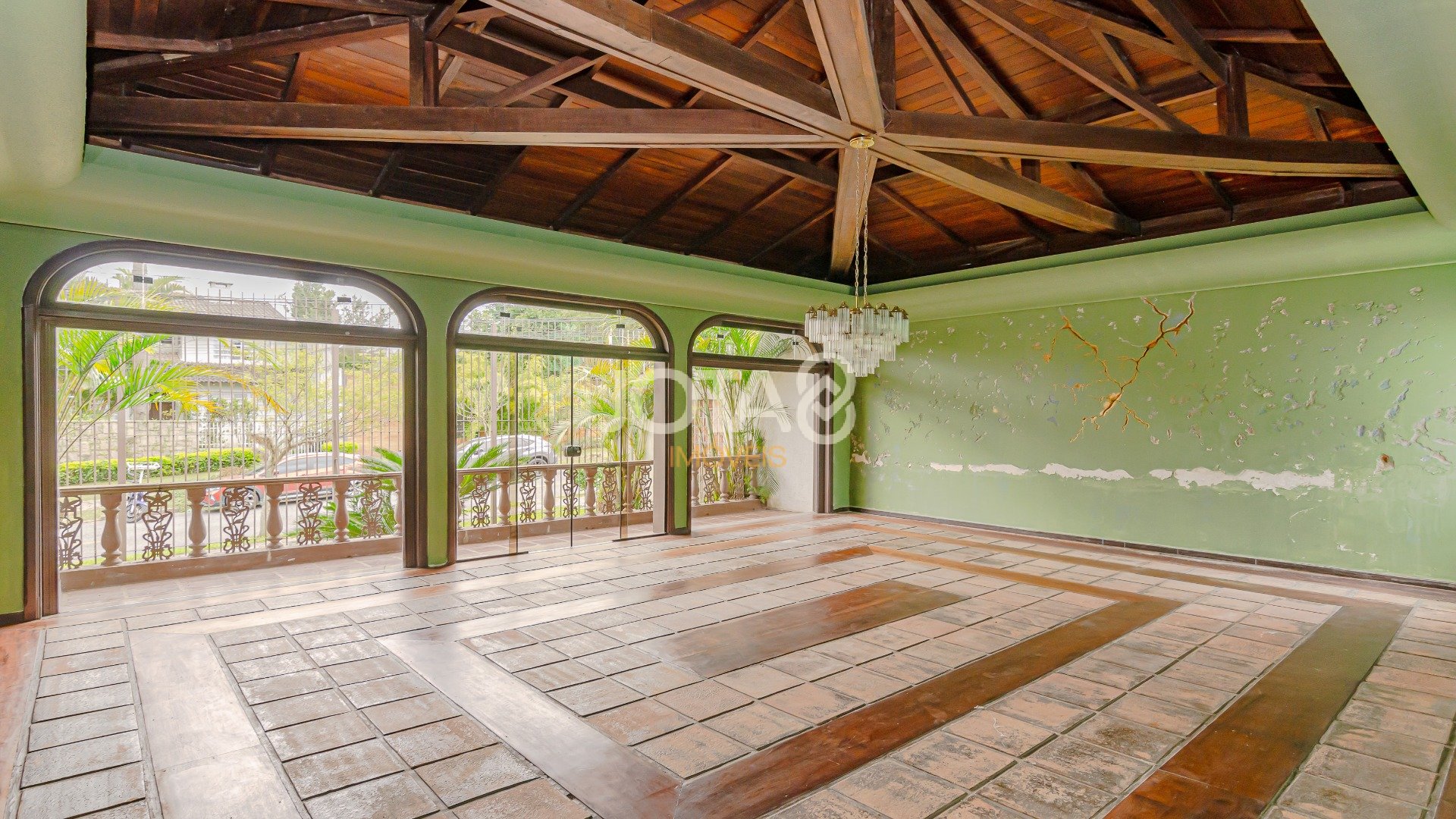 CASA COMERCIAL NO BAIRRO AHU