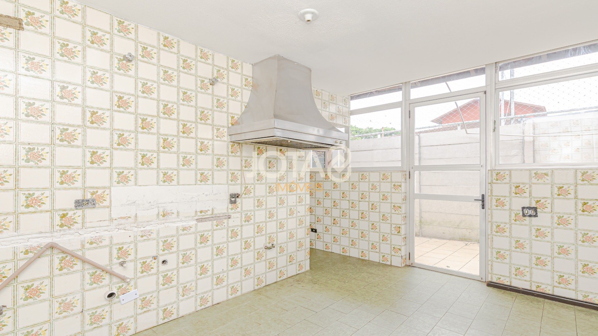 CASA COMERCIAL NO BAIRRO AHU