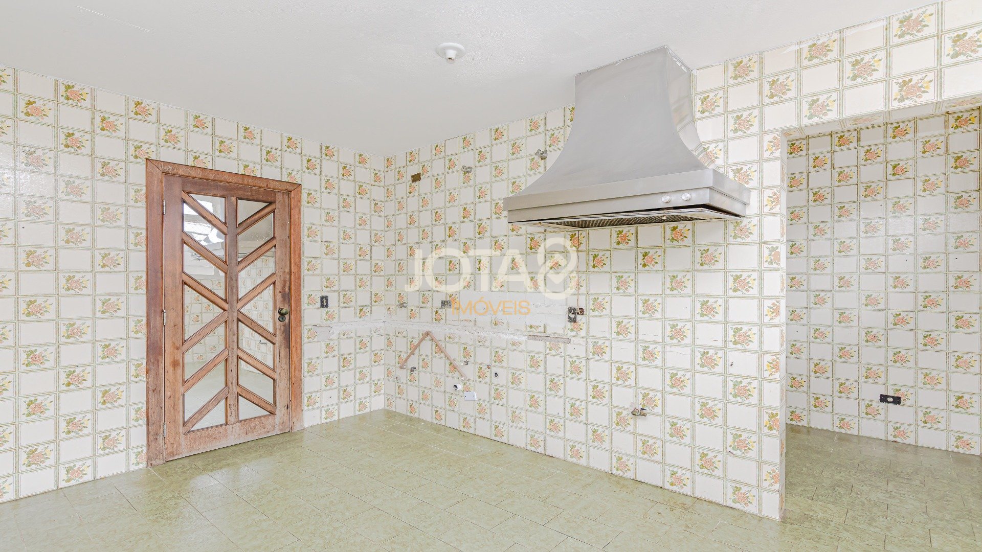CASA COMERCIAL NO BAIRRO AHU