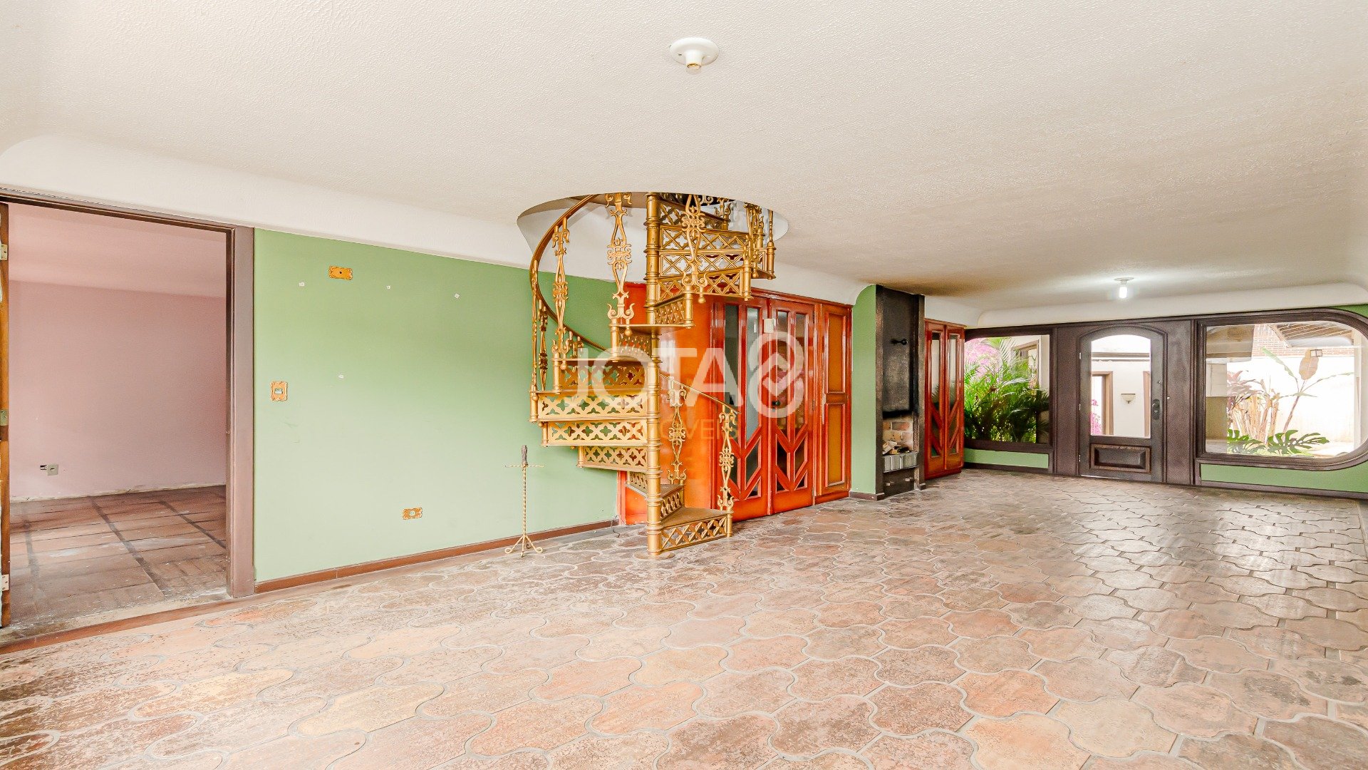 CASA COMERCIAL NO BAIRRO AHU