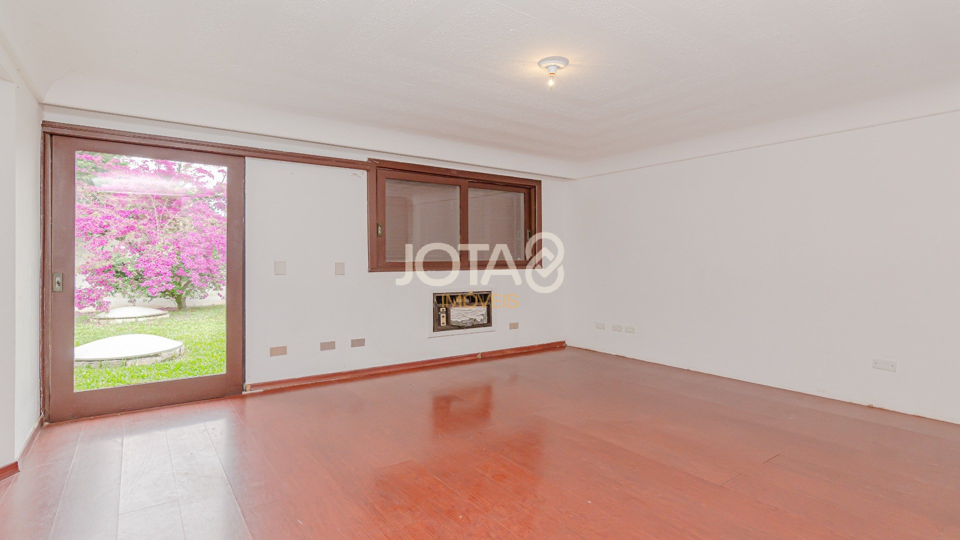 CASA COMERCIAL NO BAIRRO AHU