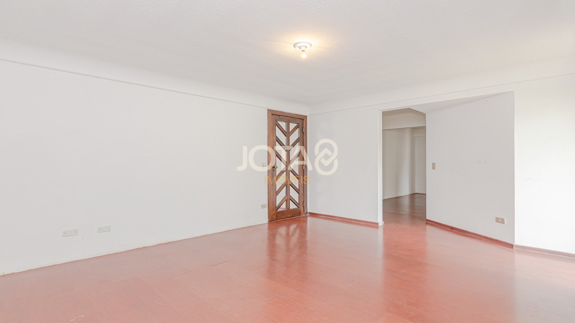 CASA COMERCIAL NO BAIRRO AHU