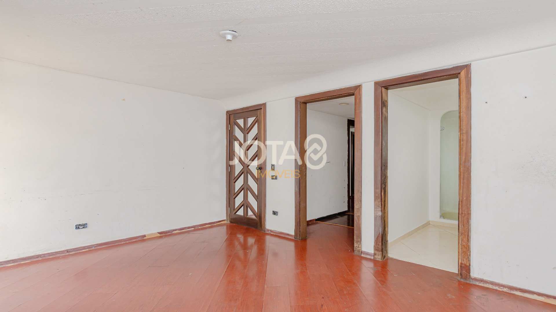 CASA COMERCIAL NO BAIRRO AHU