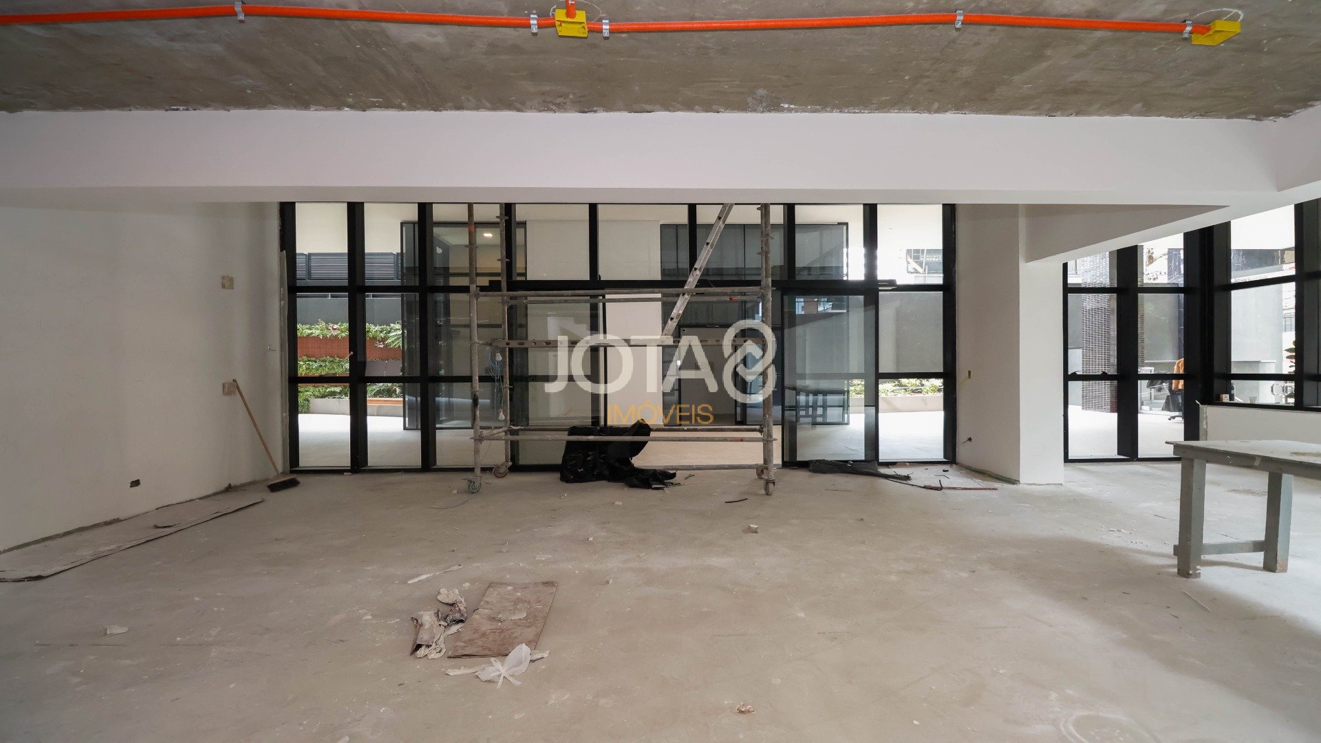 LOJA COMERCIAL NO HUMAN BATEL