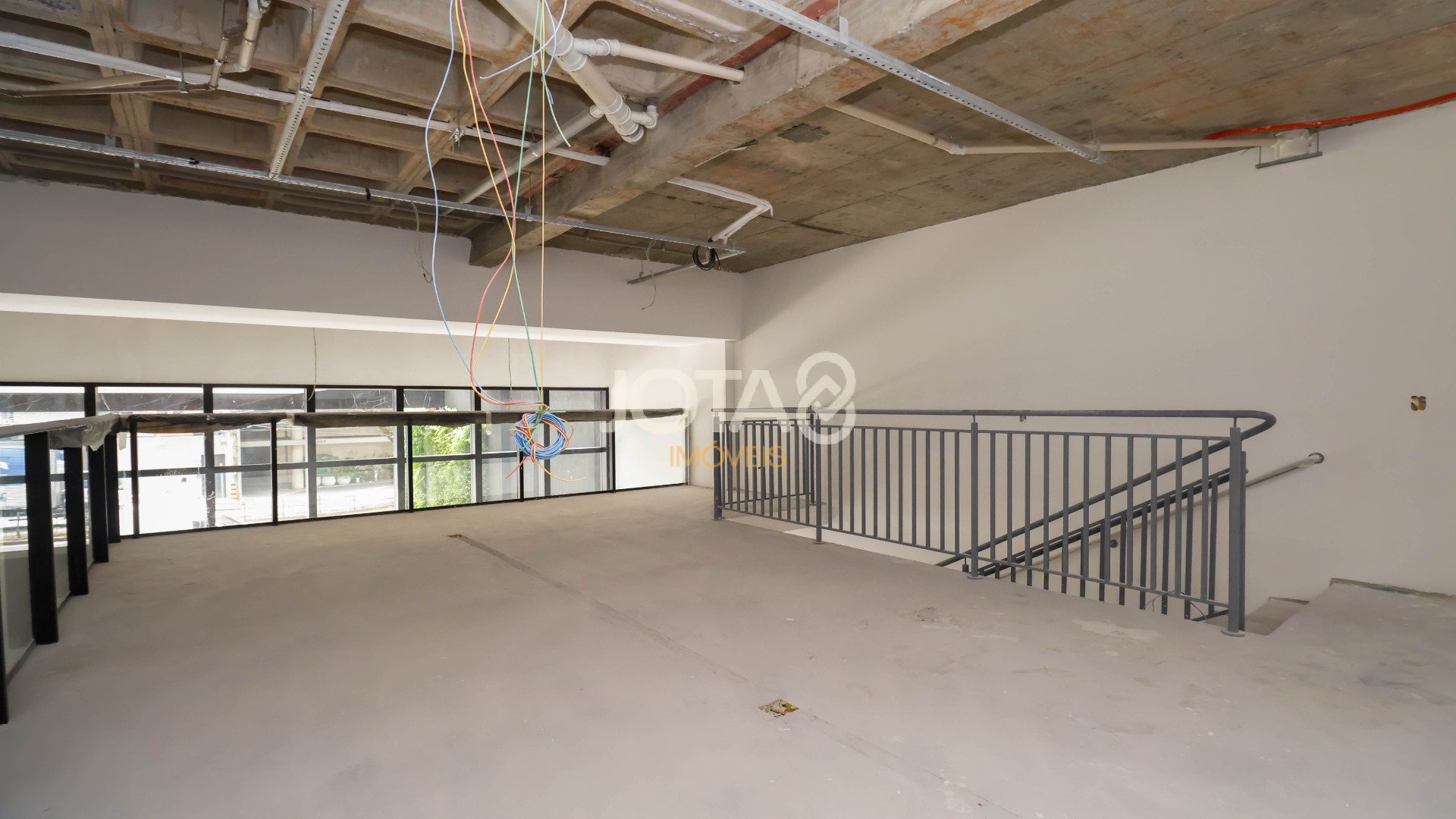 LOJA COMERCIAL NO HUMAN BATEL