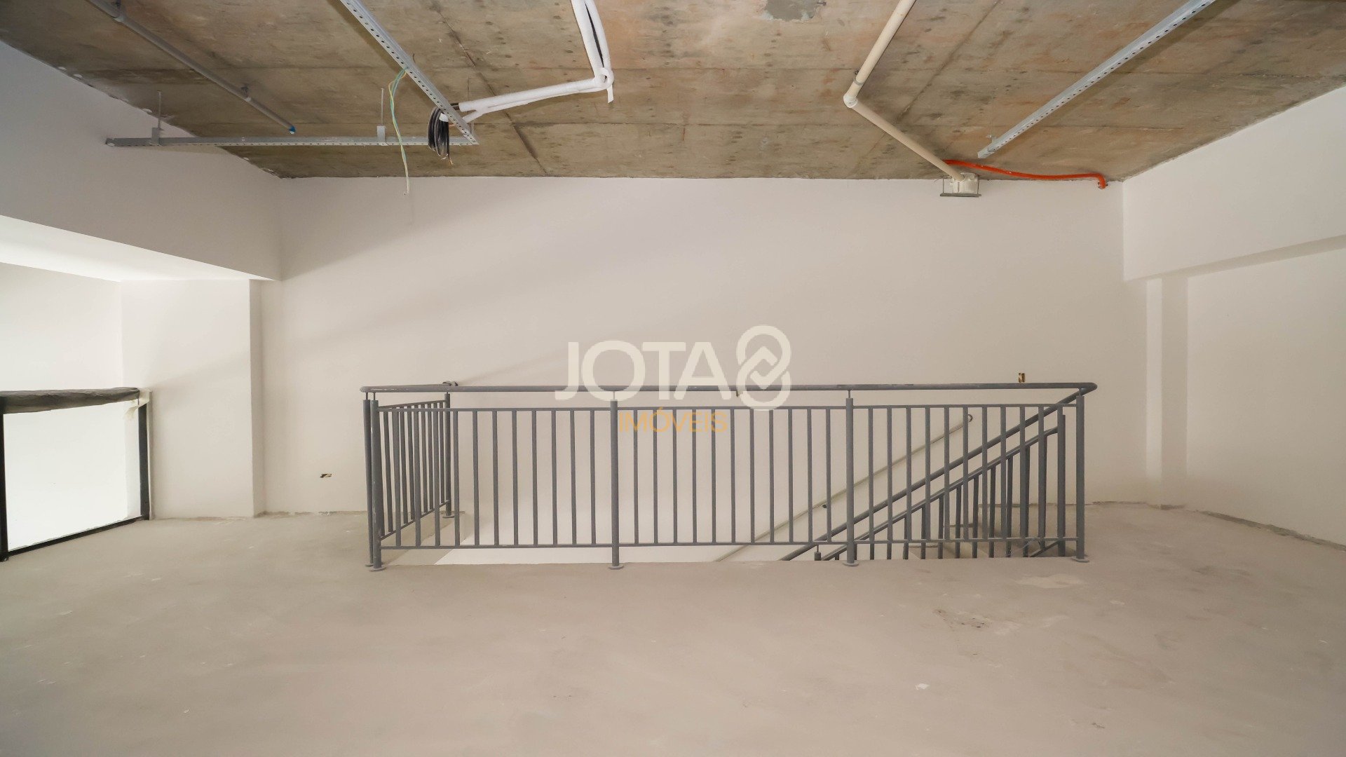 LOJA COMERCIAL NO HUMAN BATEL