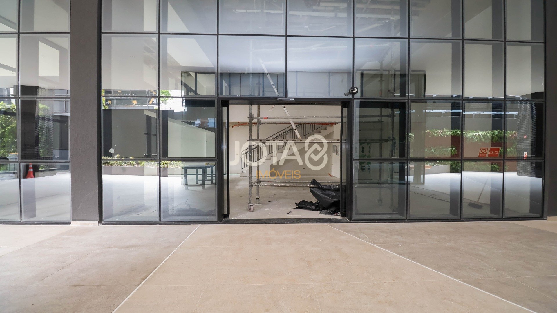 LOJA COMERCIAL NO HUMAN BATEL