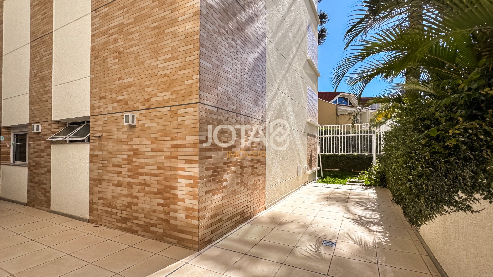 APARTAMENTO GARDEN ENSOLARADO EM CONDOMÍNIO CLUBE NO ECOVILLE