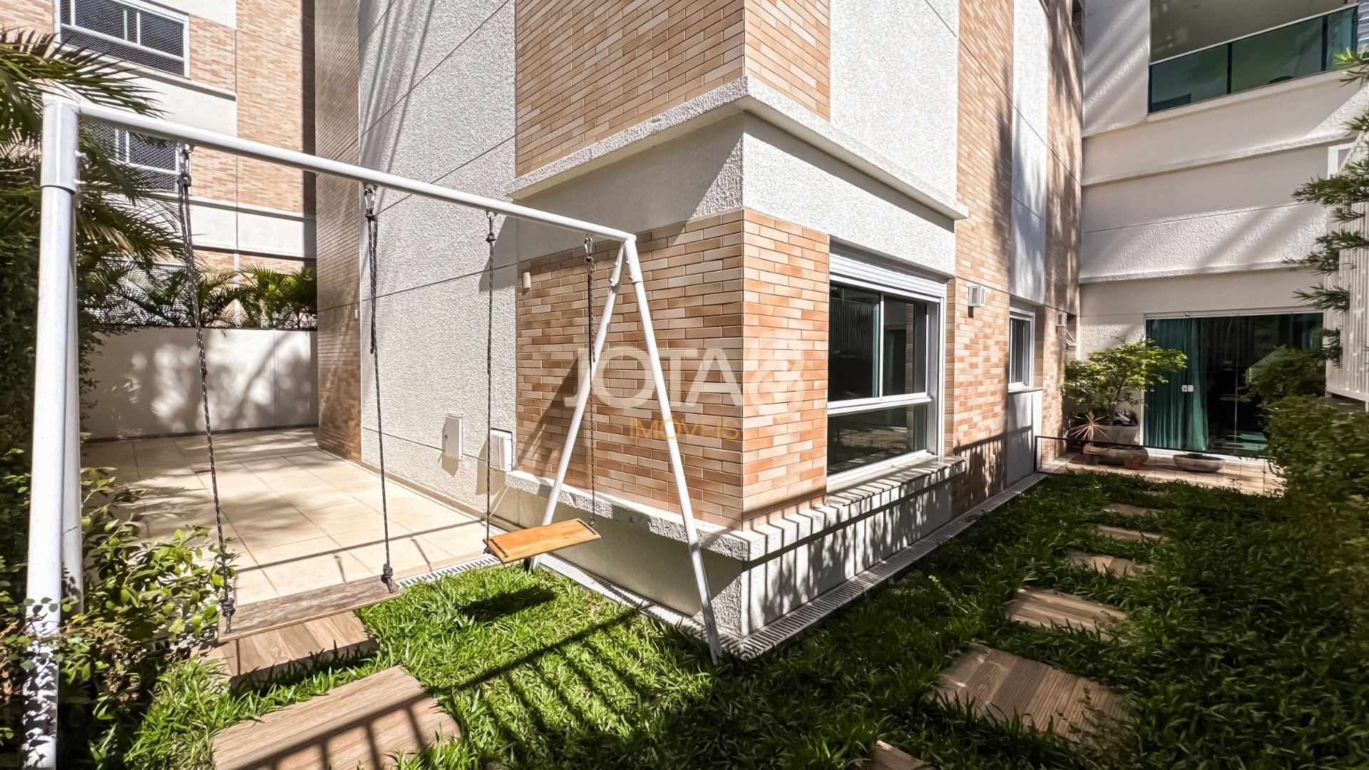APARTAMENTO GARDEN ENSOLARADO EM CONDOMÍNIO CLUBE NO ECOVILLE
