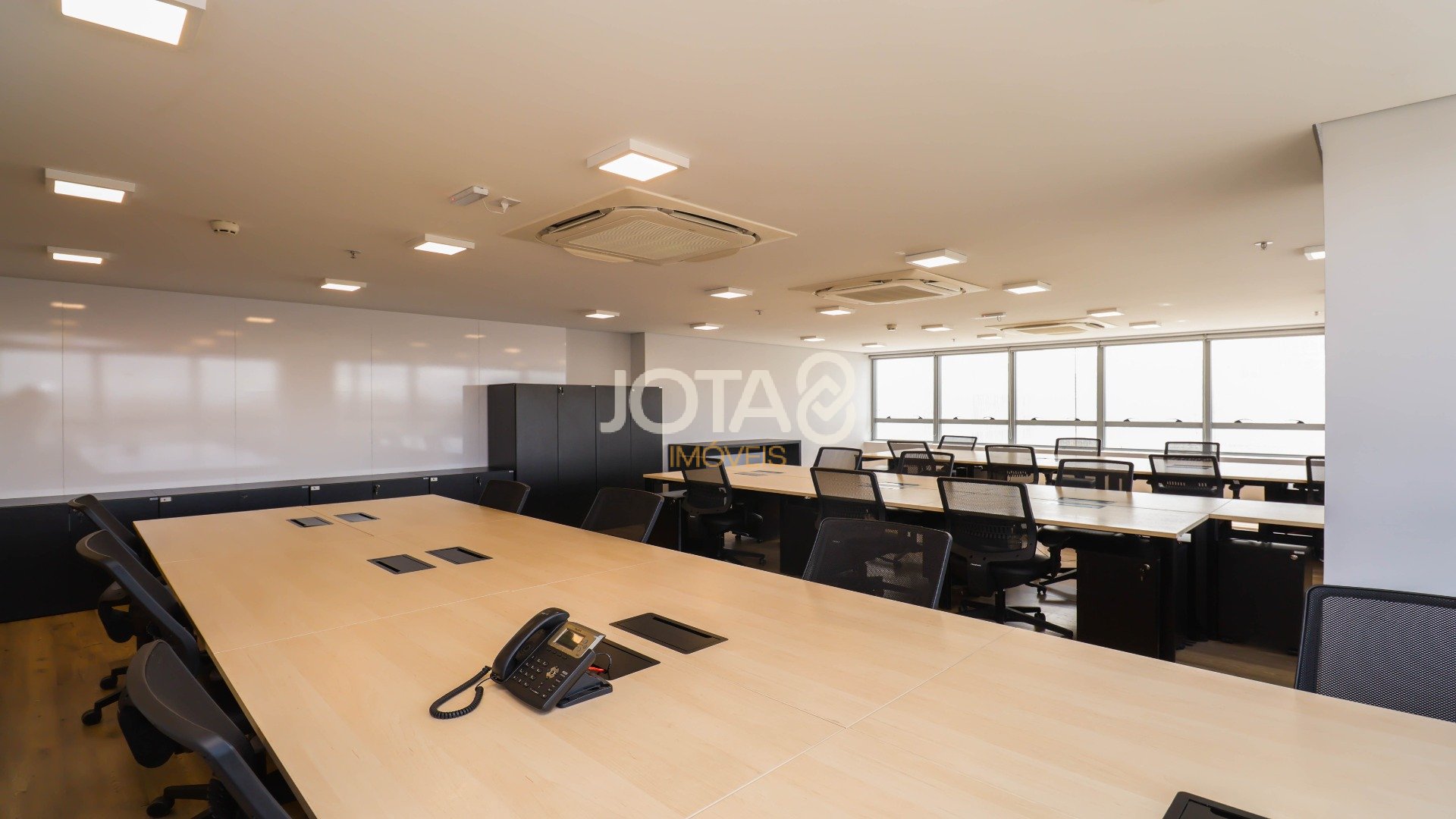 ESPAÇO COMERCIAL PRONTO PARA O SEU NEGÓCIO