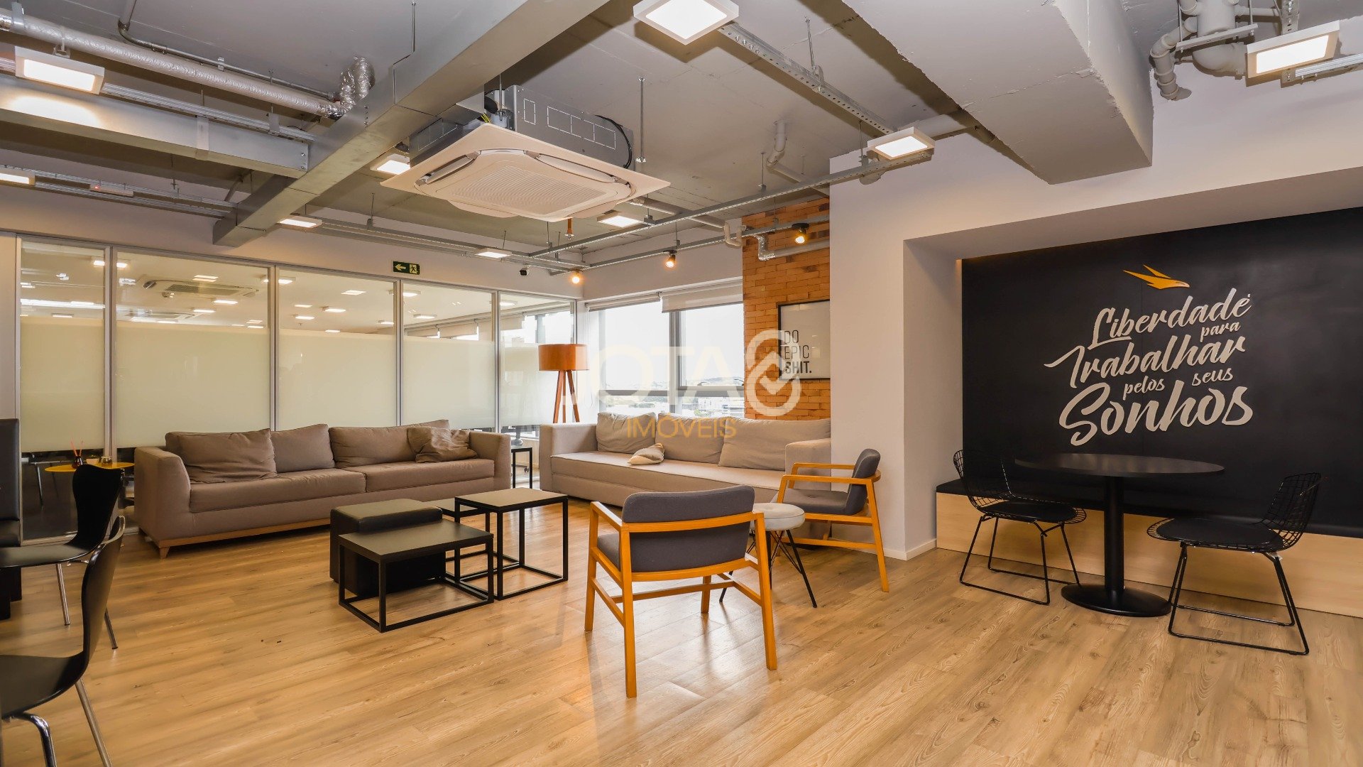 ESPAÇO COMERCIAL PRONTO PARA O SEU NEGÓCIO