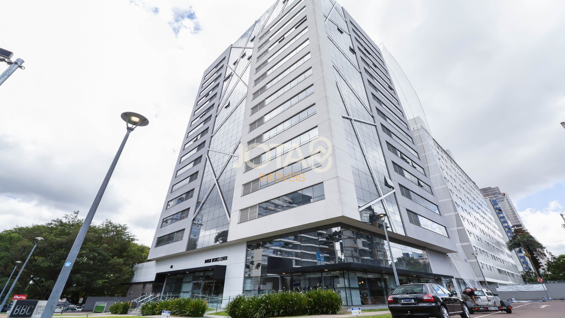 ESPAÇO COMERCIAL PRONTO PARA O SEU NEGÓCIO