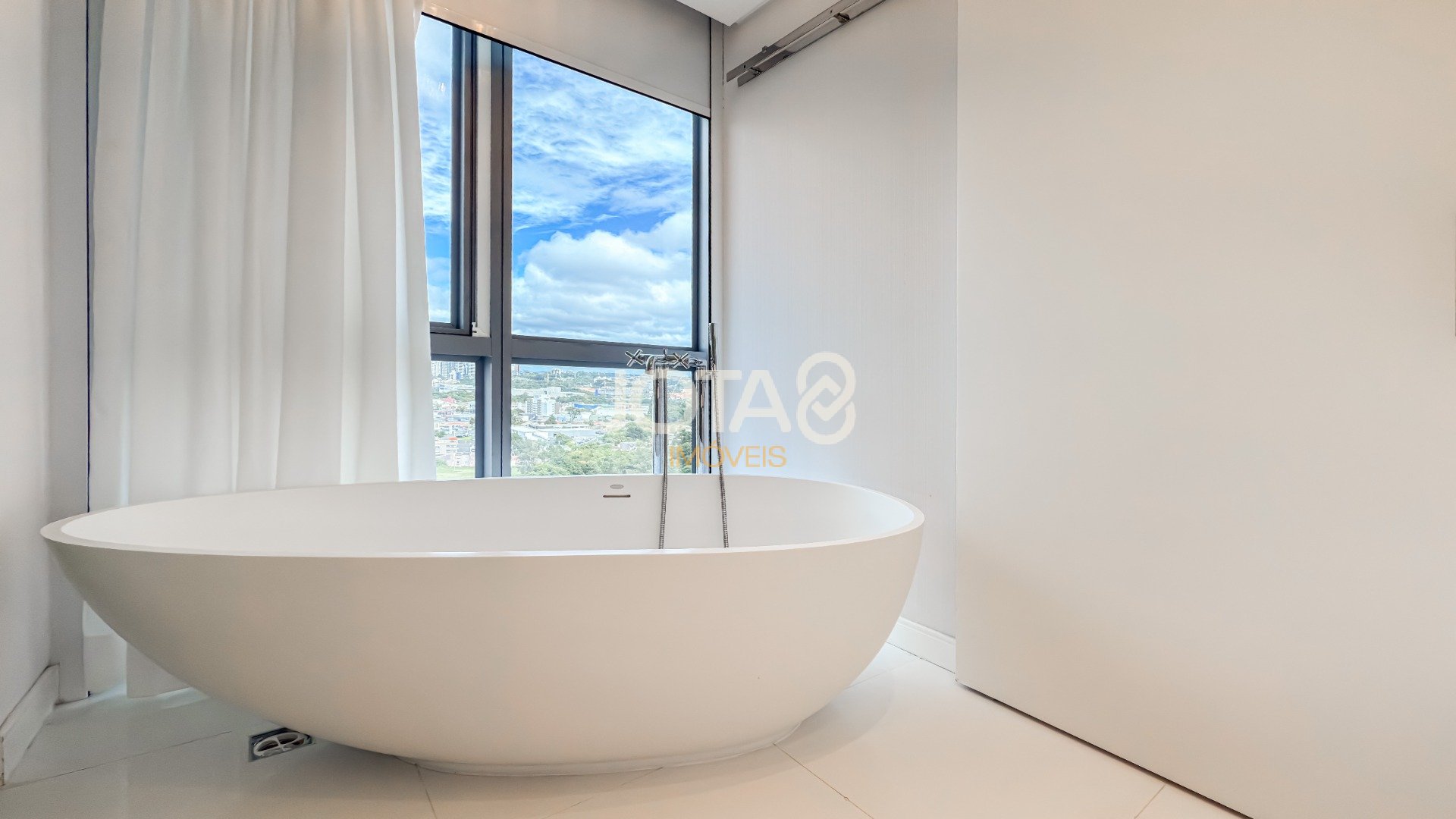 EOS BARIGUI 4 SUITES 3 VAGAS