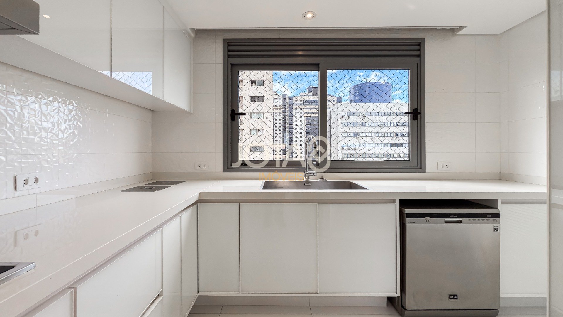 EOS BARIGUI 4 SUITES 3 VAGAS
