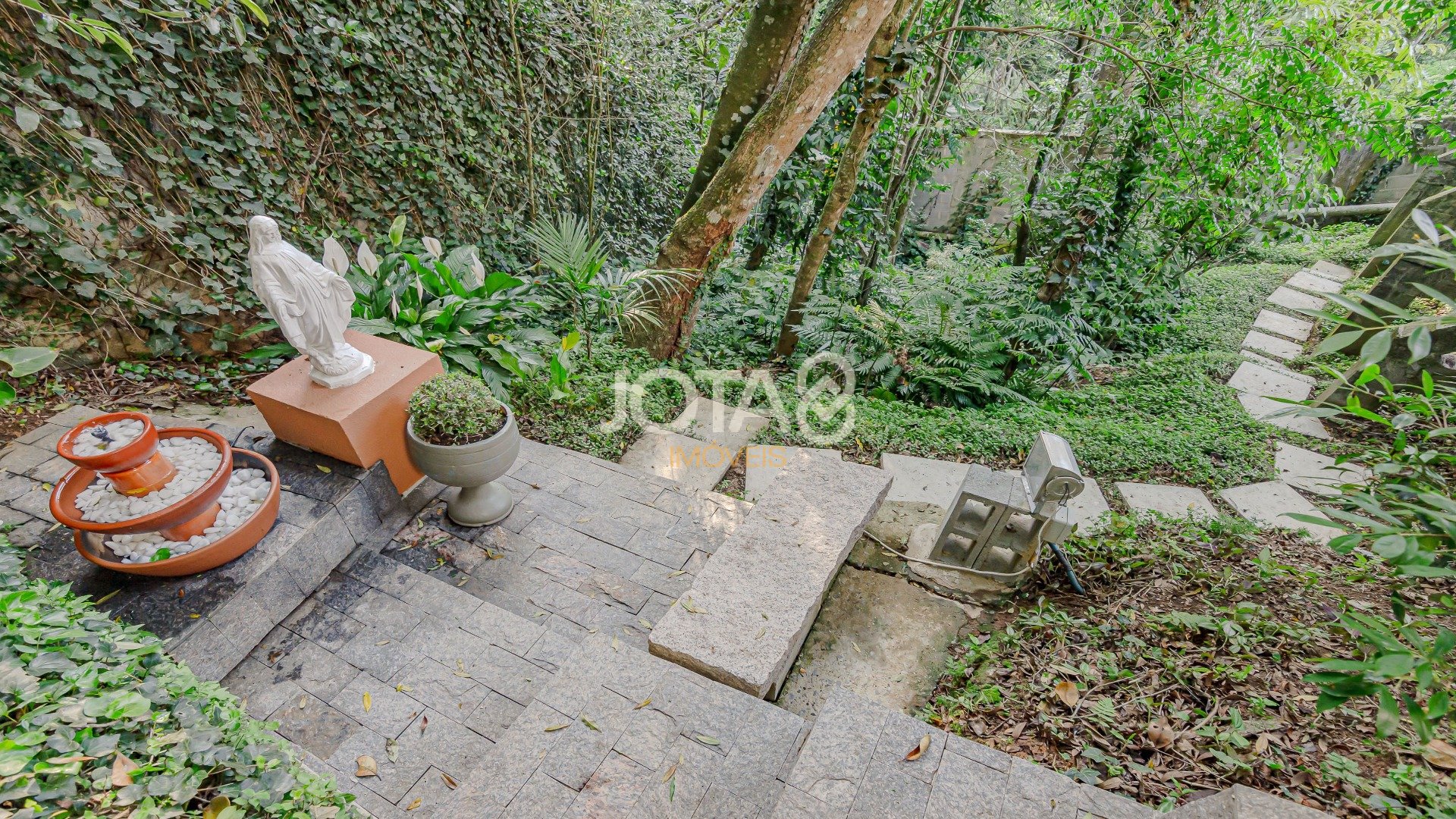 CASA NO BAIRRO PILARZINHO COM 4 QUARTOS  EM MEIO A NATUREZA