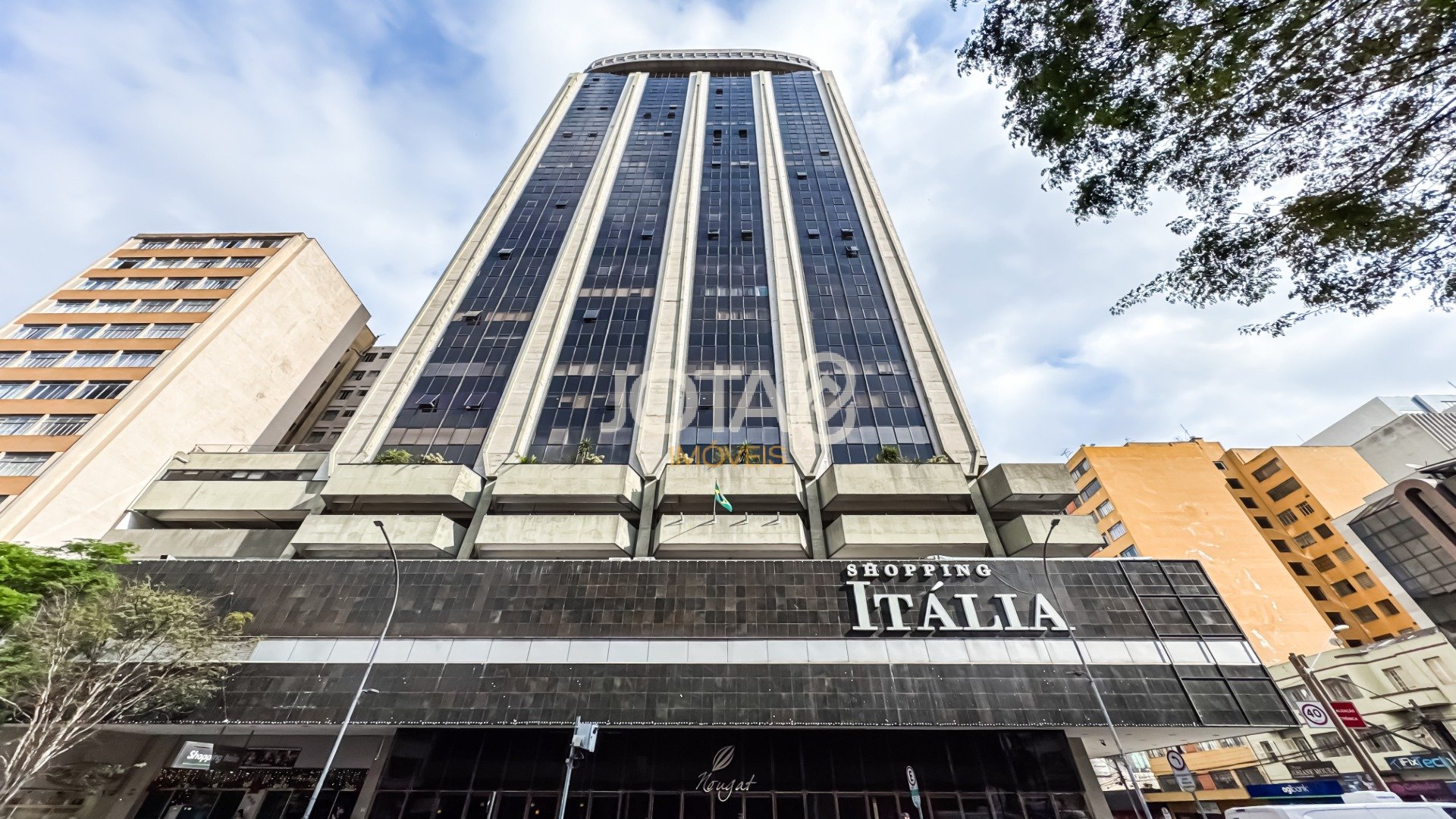 SALA COMERCIAL NO CENTRO !