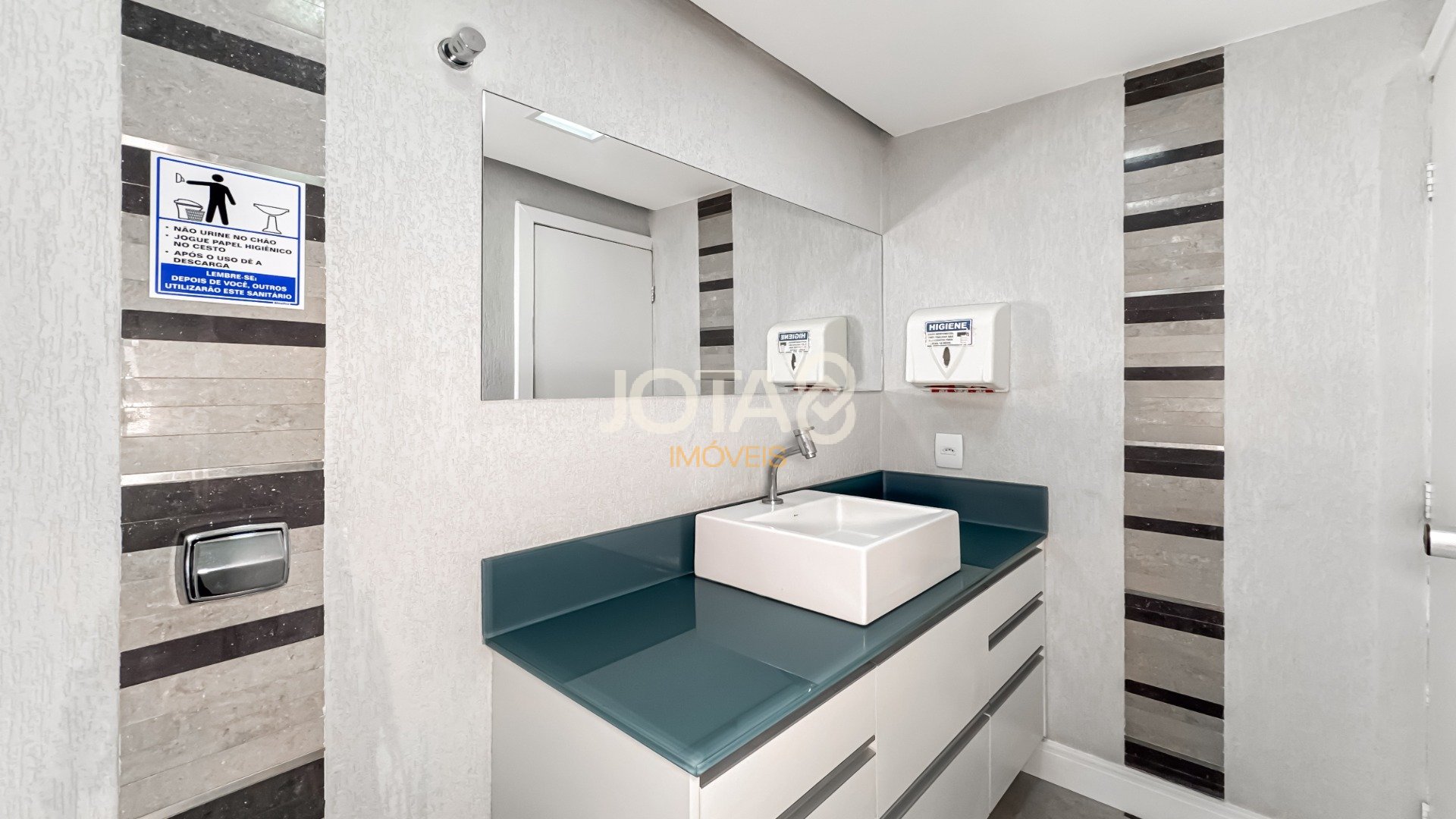 SALA COMERCIAL NO CENTRO !