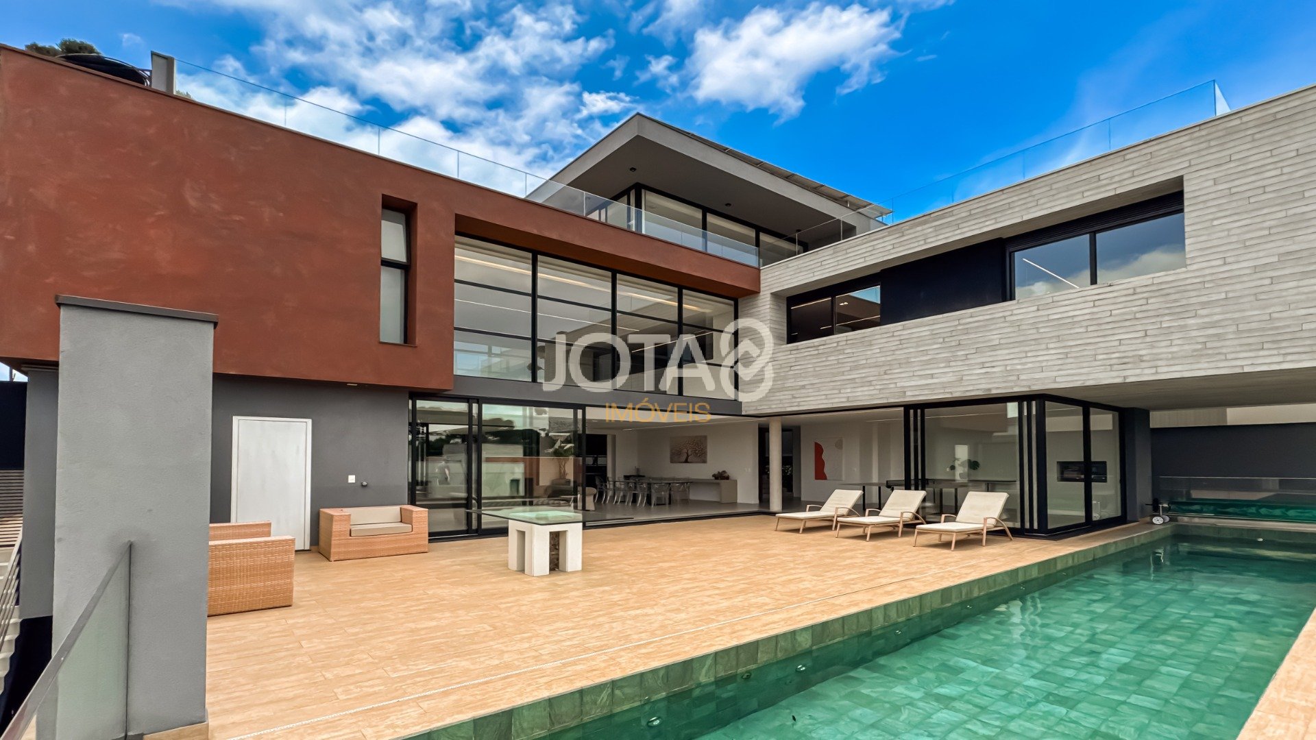 CASA MODERNA 841M2 EM CONDOMINIO, NO VISTA ALEGRE