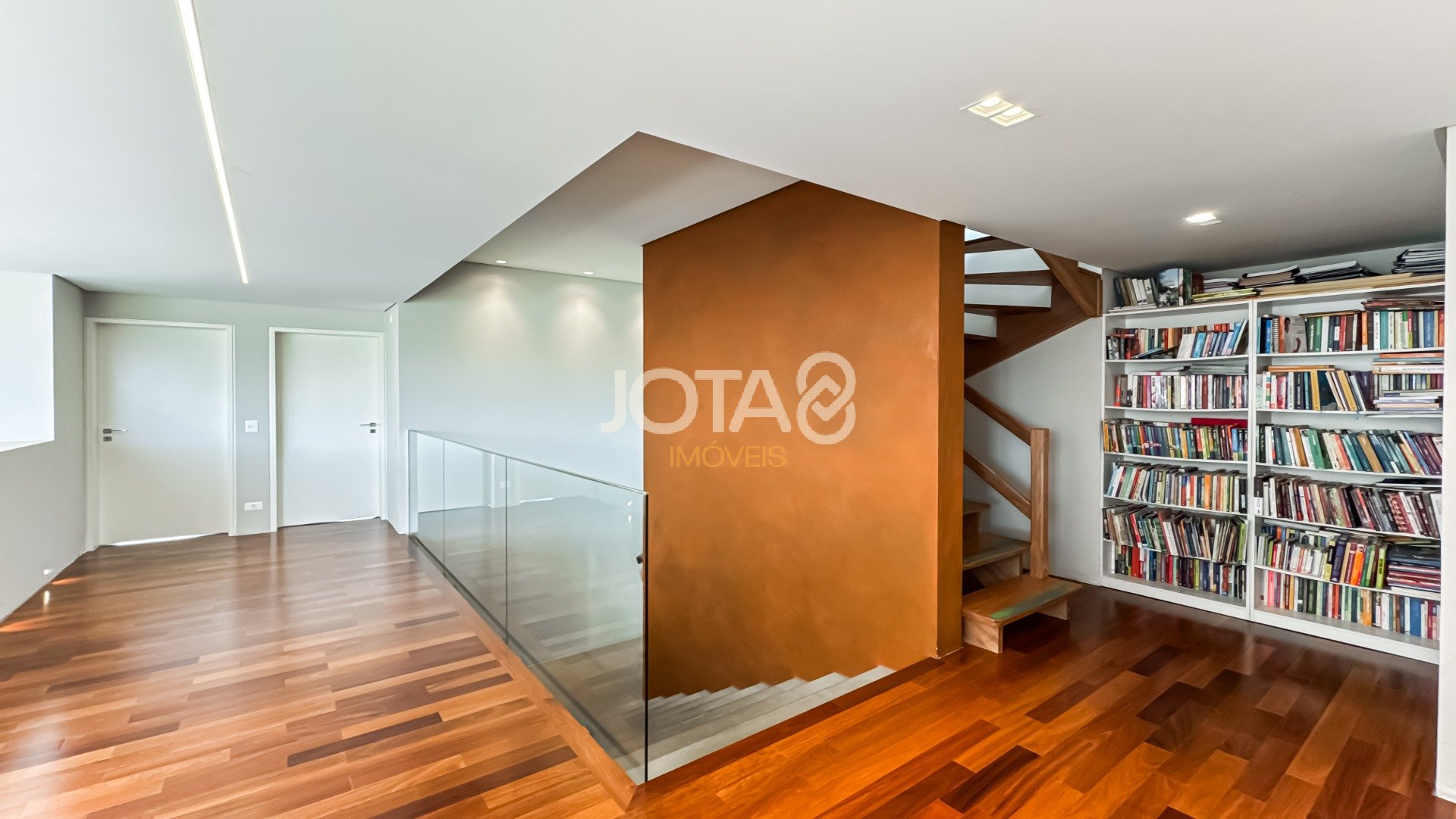 CASA MODERNA 841M2 EM CONDOMINIO, NO VISTA ALEGRE
