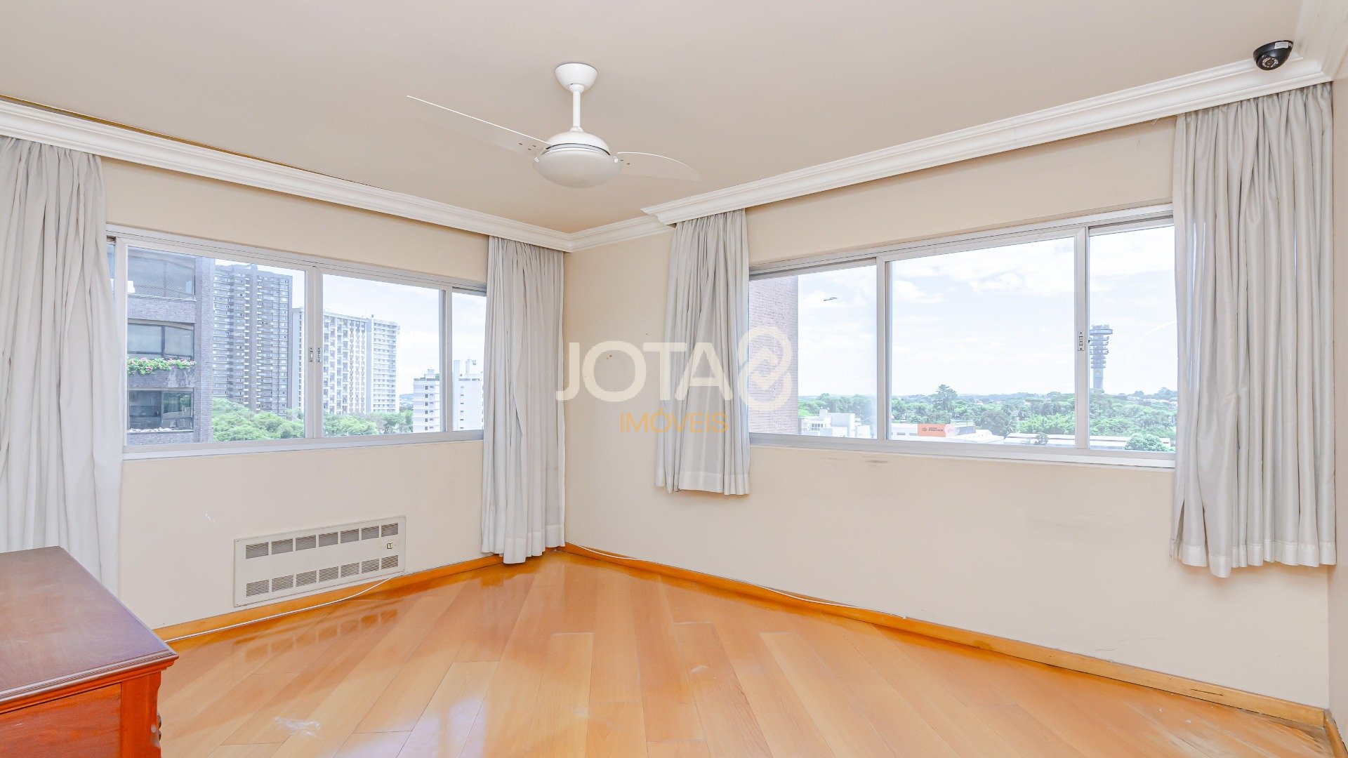 APARTAMENTO AMPLO COM 4 QUARTOS