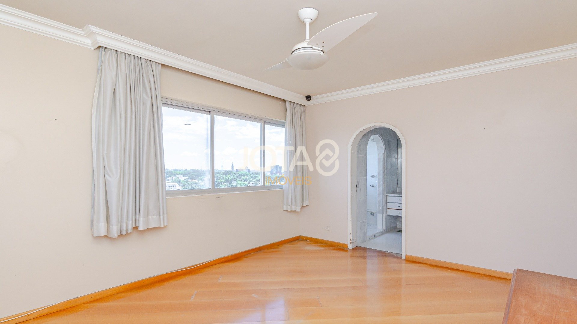 APARTAMENTO AMPLO COM 4 QUARTOS