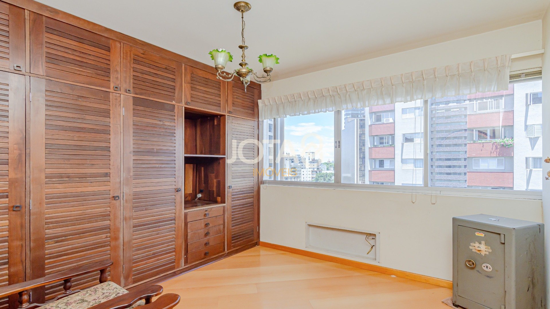 APARTAMENTO AMPLO COM 4 QUARTOS