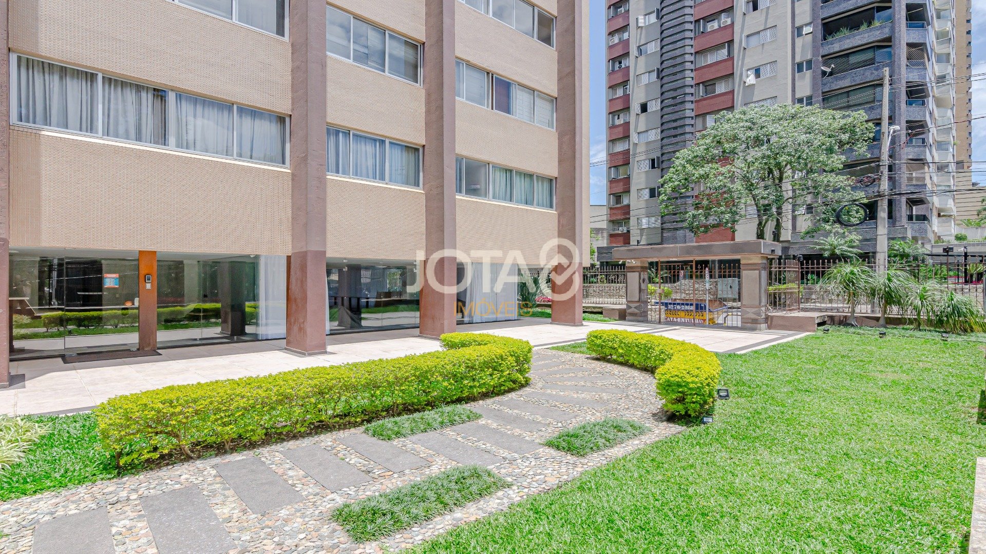 APARTAMENTO AMPLO COM 4 QUARTOS