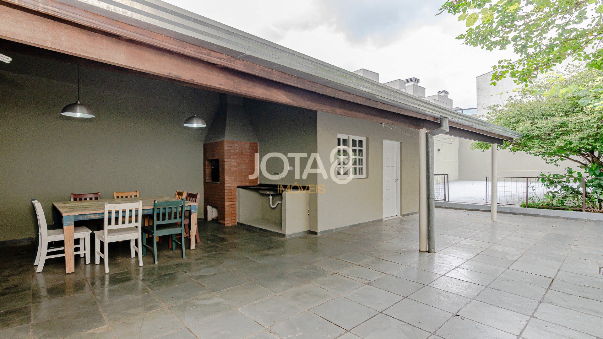CASA MOBILIADA 3 QUARTOS COM QUINTAL E TERRENO