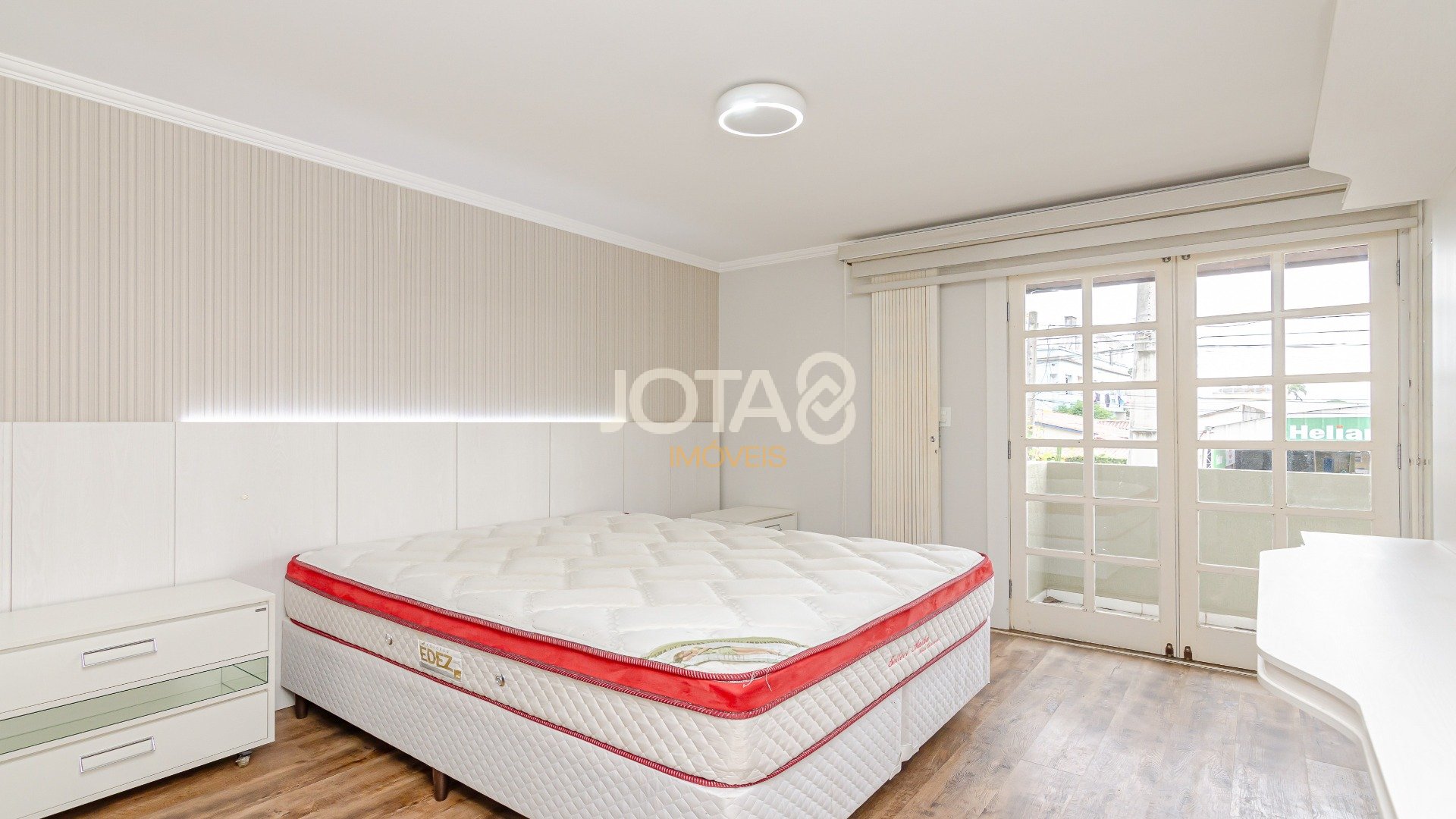 CASA MOBILIADA 3 QUARTOS COM QUINTAL E TERRENO