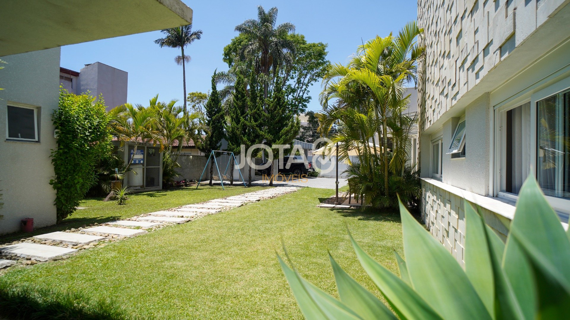 CASA COM PISCINA DE ALTO PADRÃO NO BACACHERI