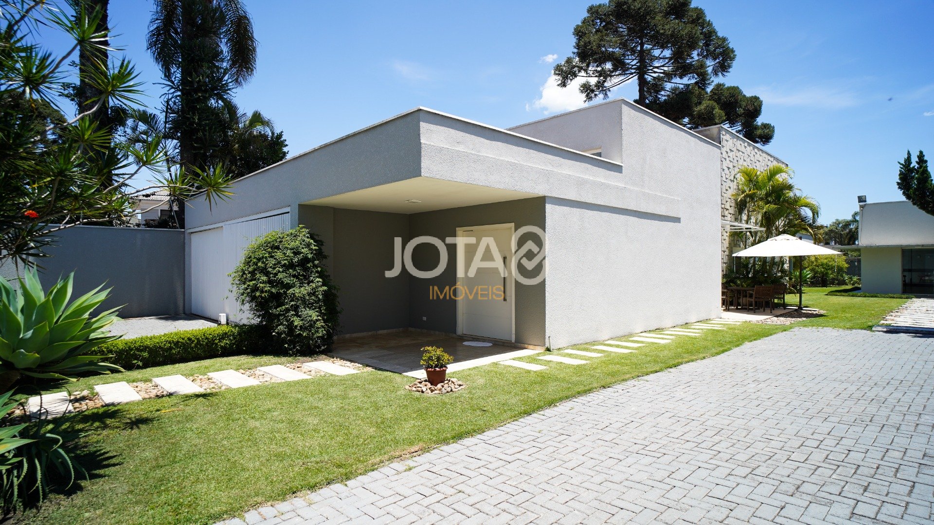 CASA COM PISCINA DE ALTO PADRÃO NO BACACHERI