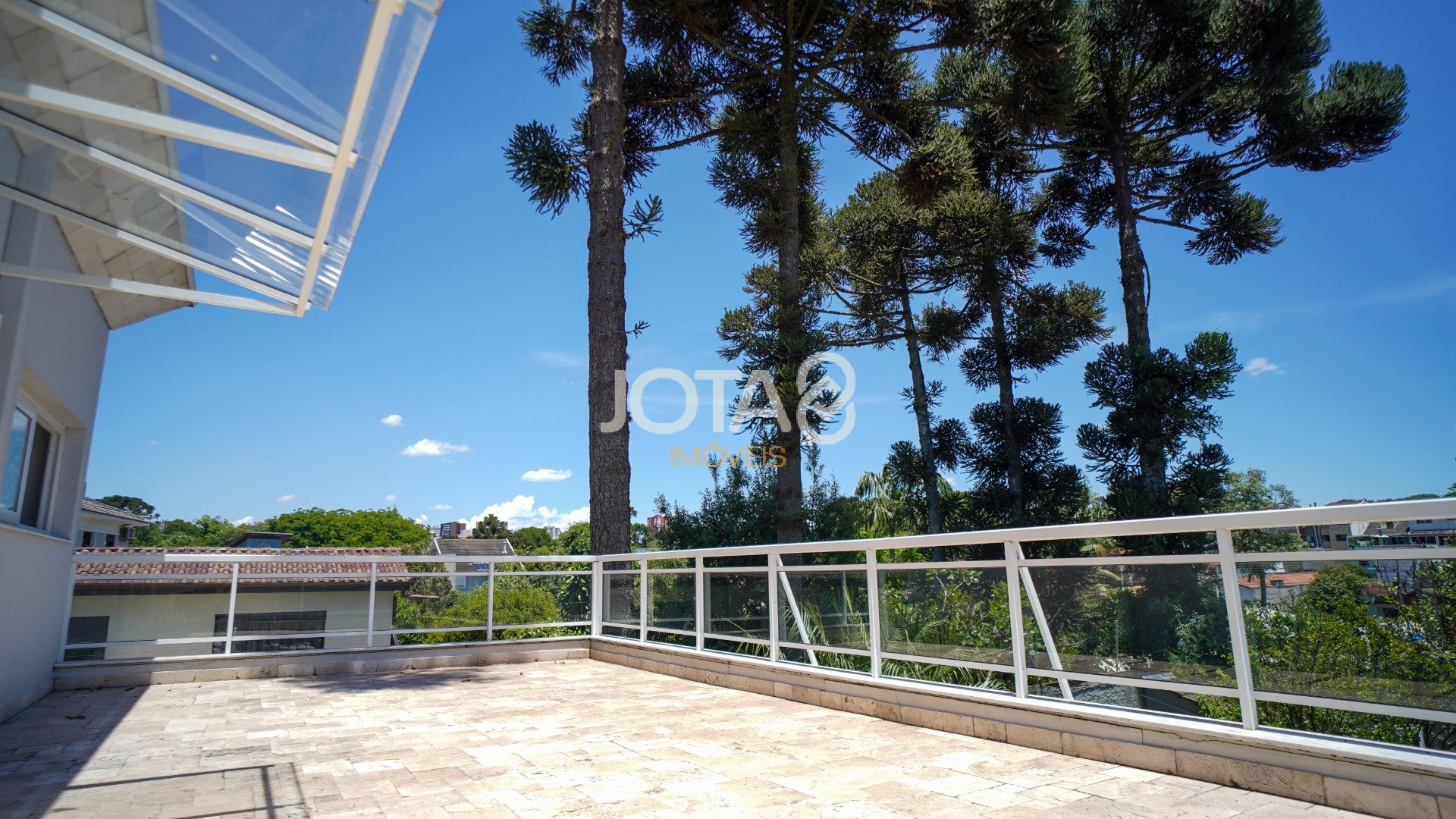 CASA COM PISCINA DE ALTO PADRÃO NO BACACHERI