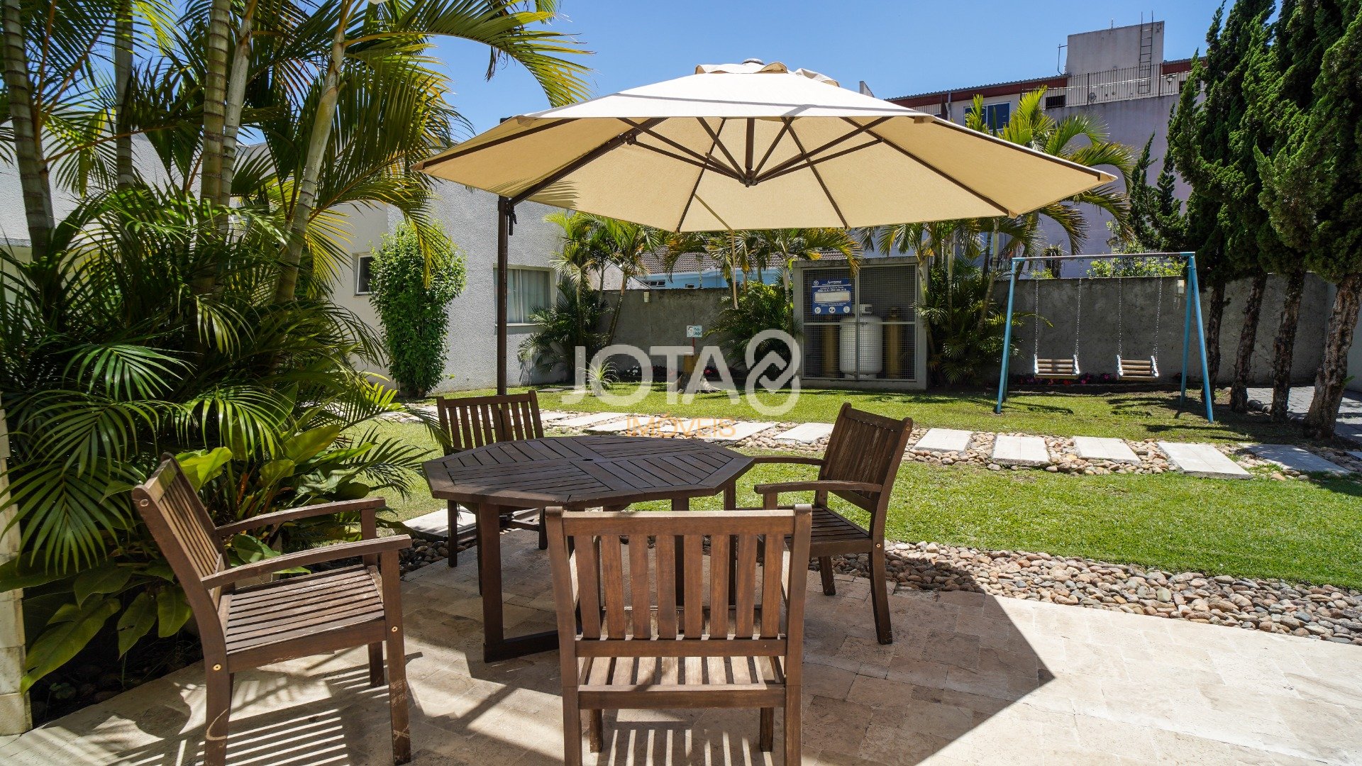 CASA COM PISCINA DE ALTO PADRÃO NO BACACHERI