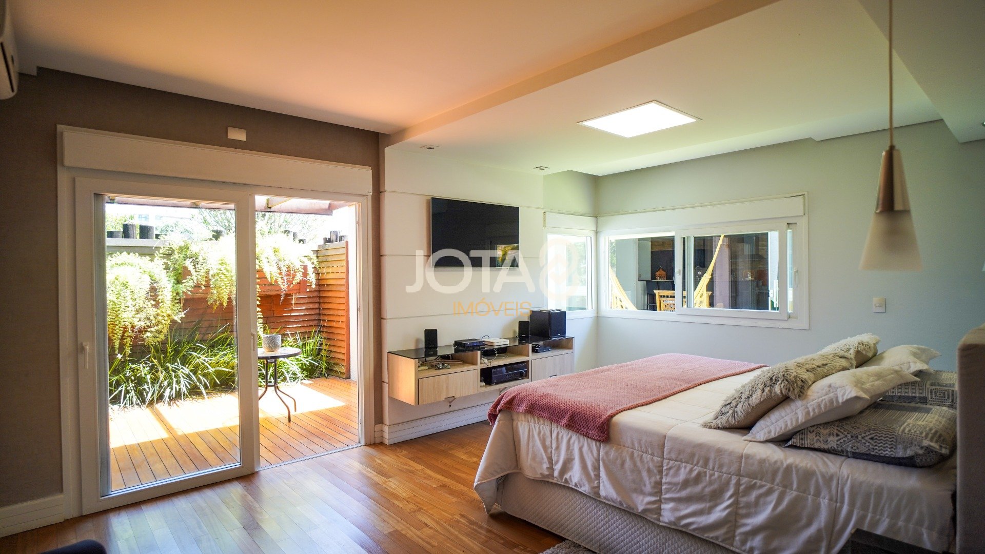 CASA COM PISCINA DE ALTO PADRÃO NO BACACHERI