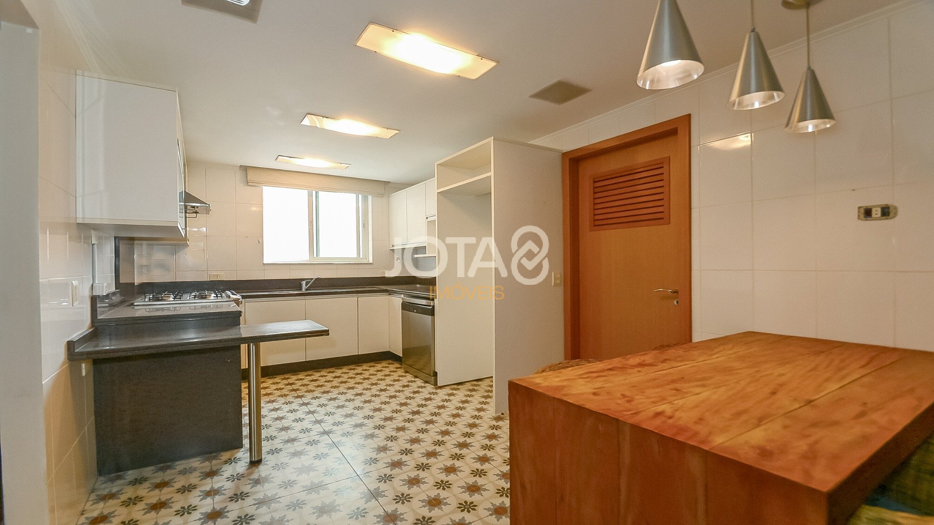 APARTAMENTO NO BIGORRILHO COM VISTA PARA O BARIGUI!