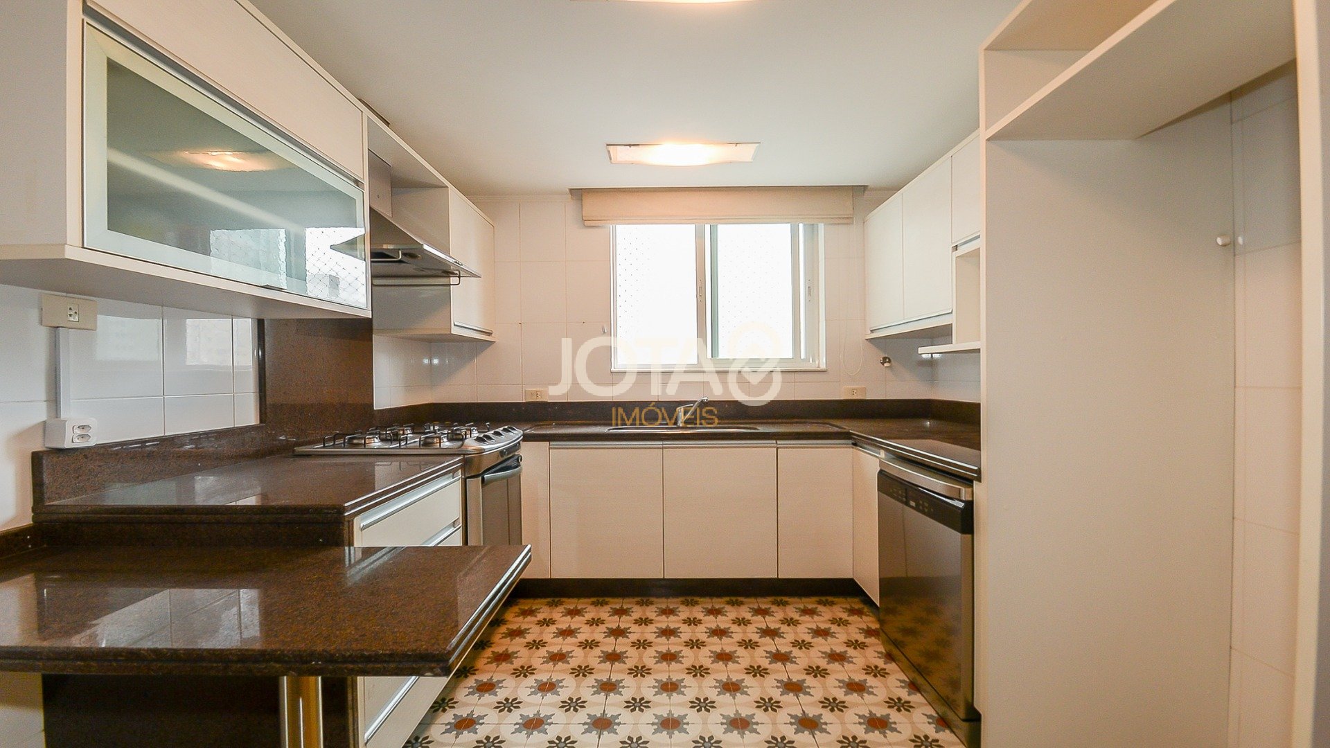 APARTAMENTO NO BIGORRILHO COM VISTA PARA O BARIGUI!