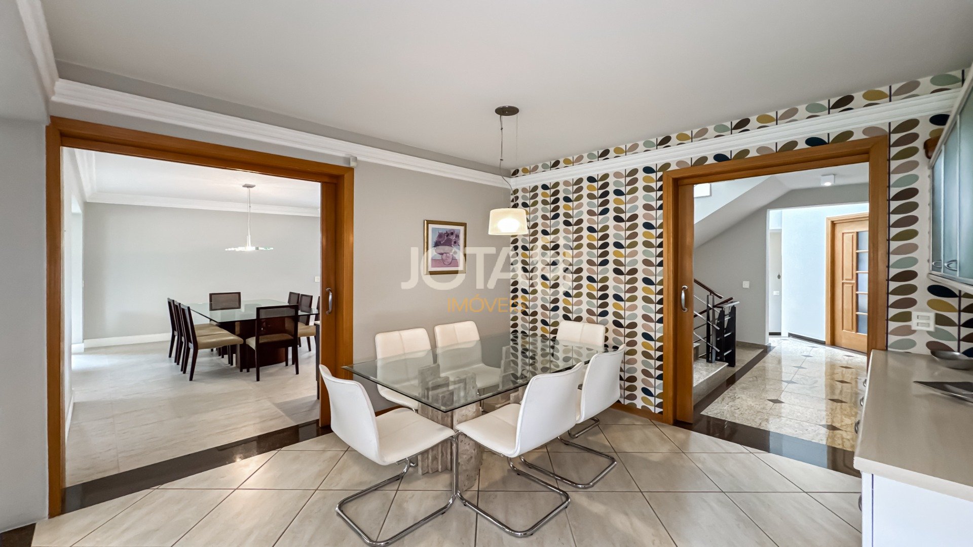 CASA EM CONDOMÍNIO COM 4 QUARTOS SENDO 2 SUÍTES E 2 DEMI!