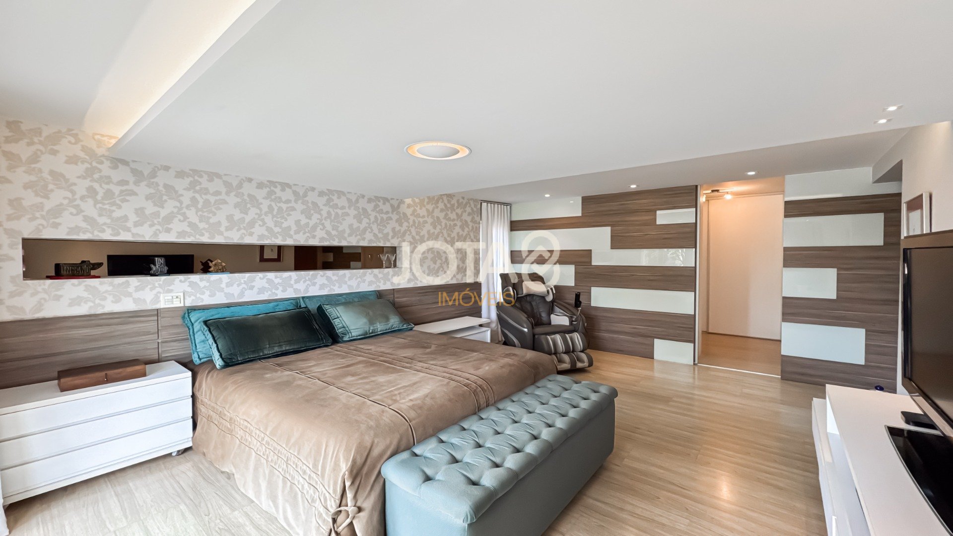 CASA EM CONDOMÍNIO COM 4 QUARTOS SENDO 2 SUÍTES E 2 DEMI!