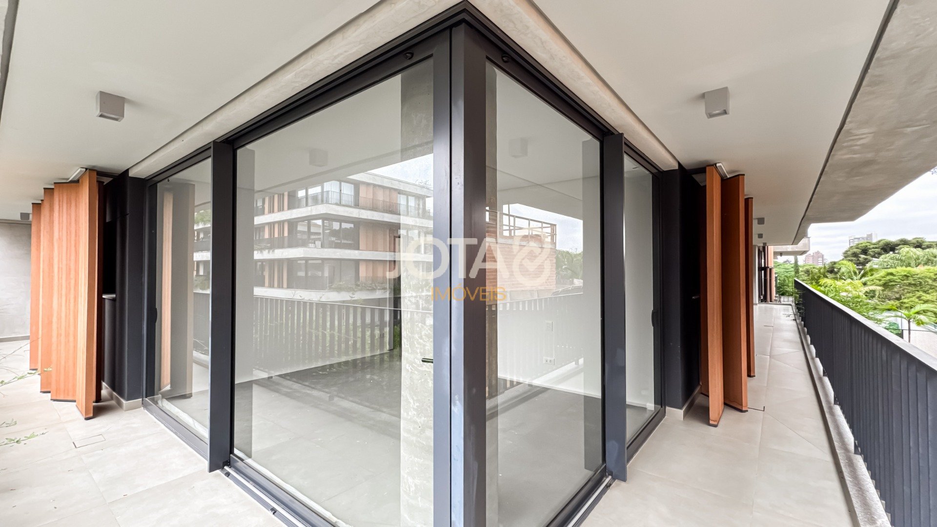 APARTAMENTO NO CABRAL COM 3 SUÍTES - ÁTMAN