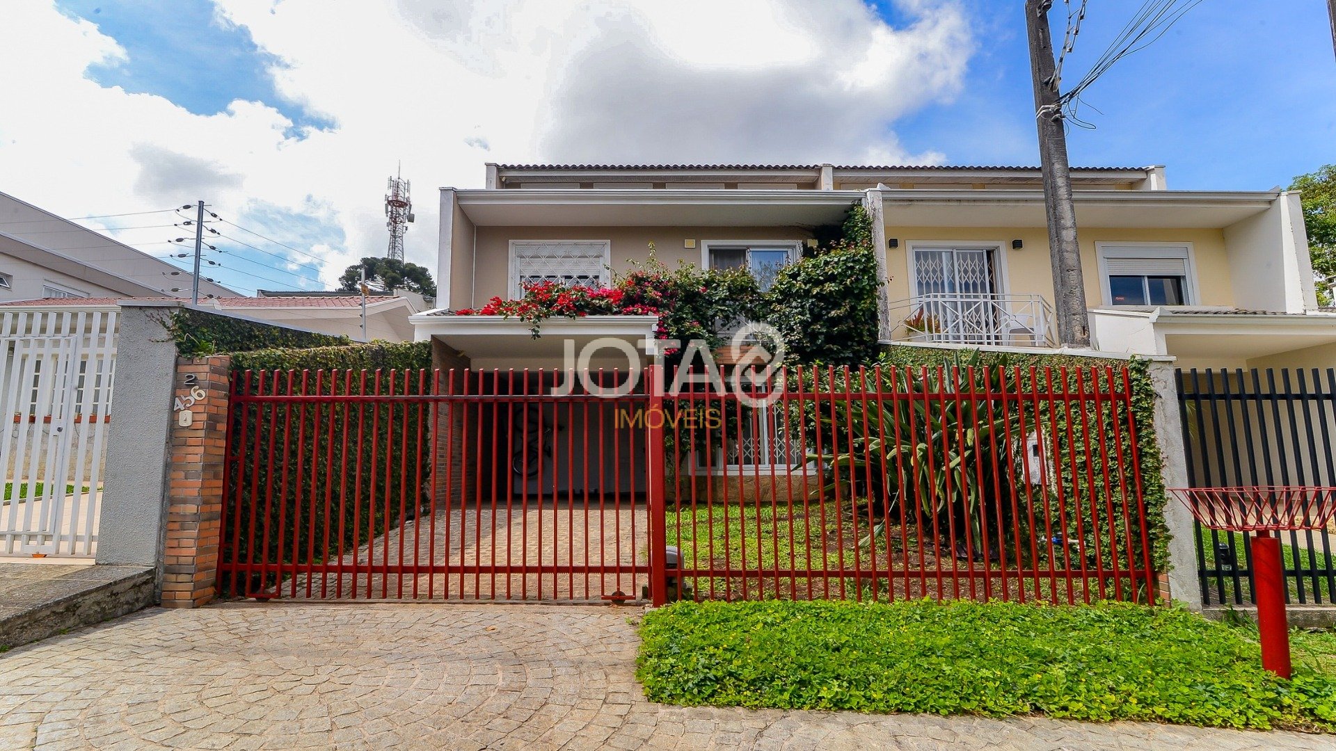 SOBRADO PILARZINHO 3 QUARTOS 1 SUITE 2 VAGAS EDICULA COM CHURRASQUEIRA