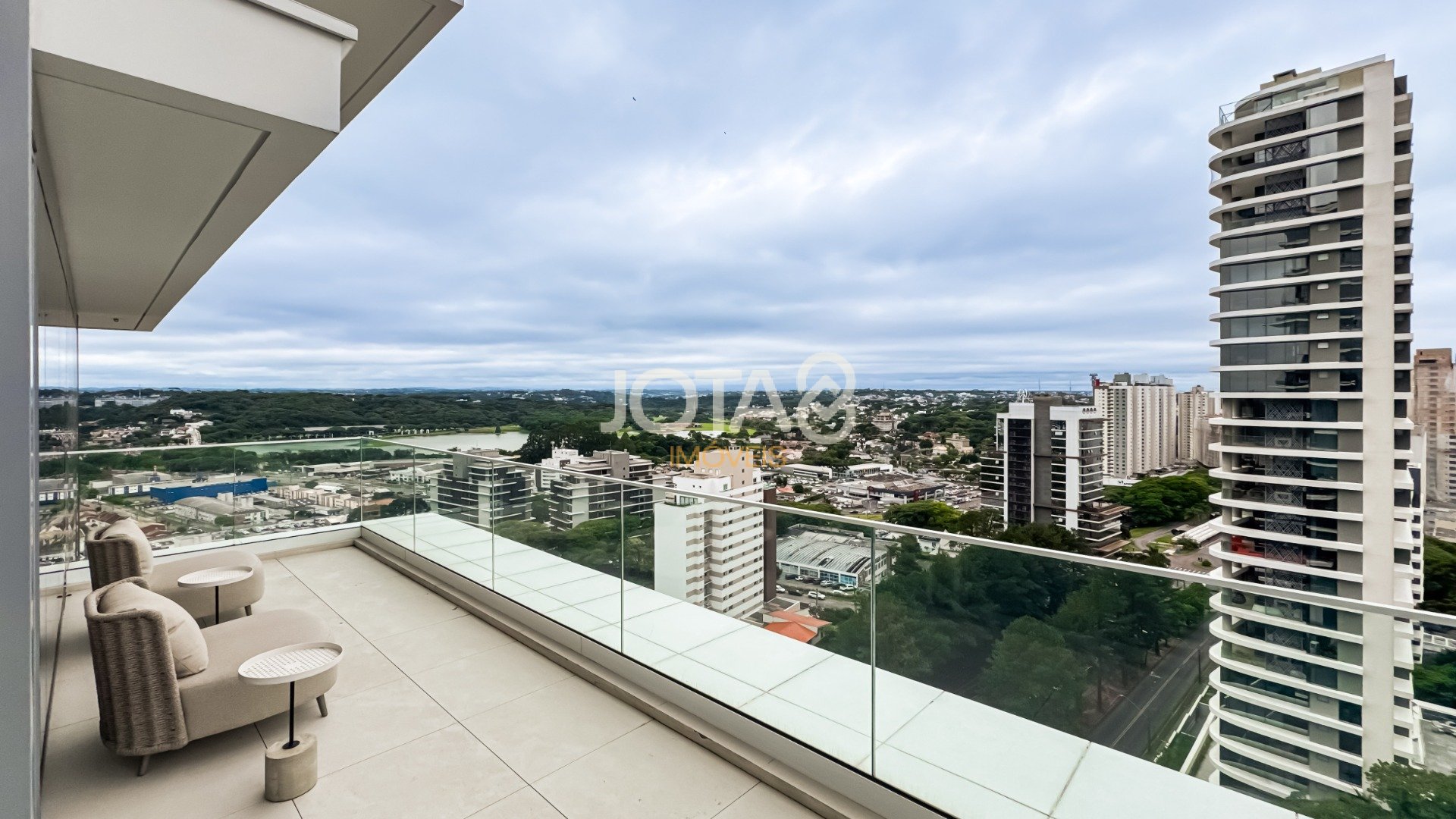 APARTAMENTO 3 SUÍTES COM VISTA DESLUMBRANTE DO PARQUE BARIGUI