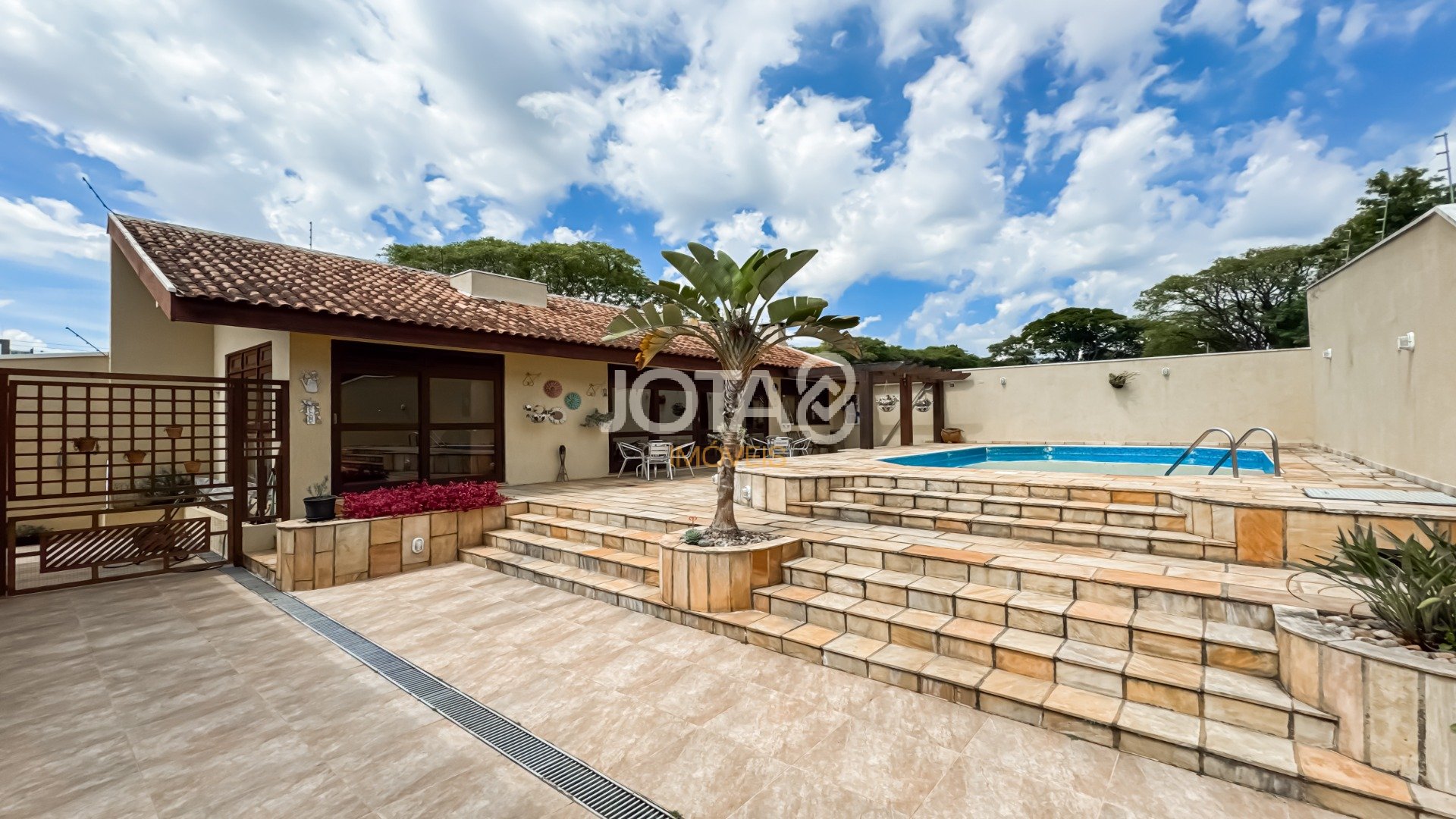 CASA 4 QUARTOS COM PISCINA NO SEMINÁRIO!