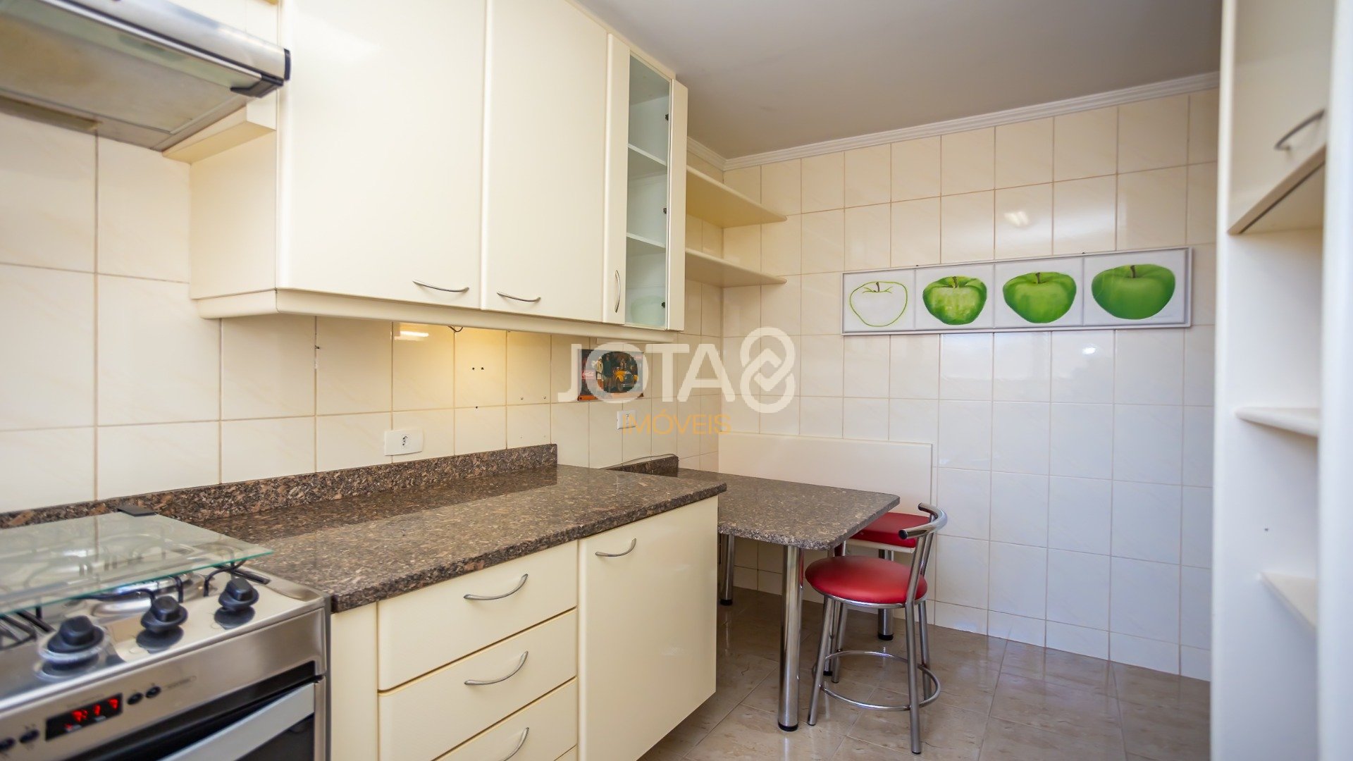 EXCELENTE APARTAMENTO PARA RETROFIT NO BATEL