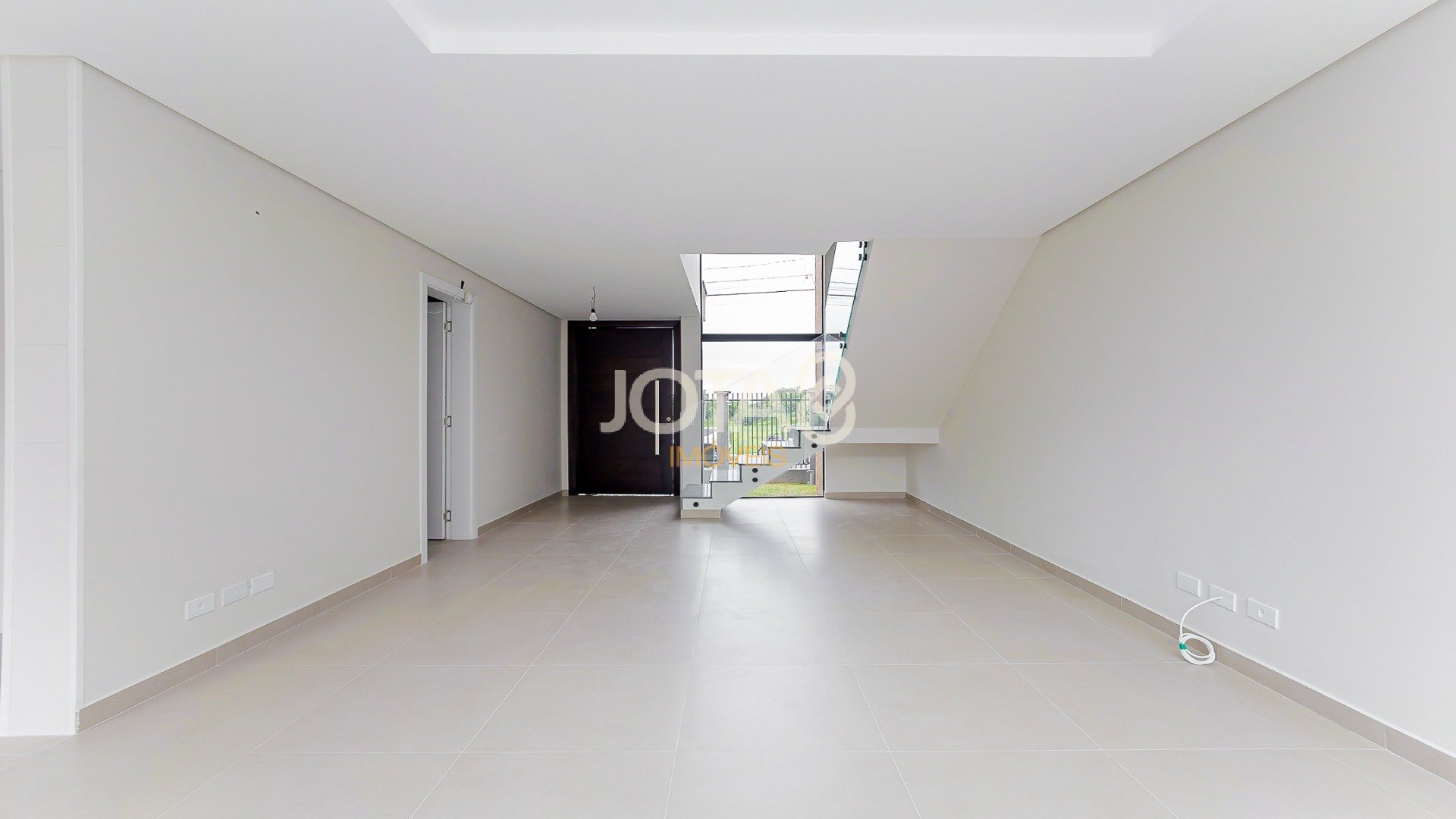 SOBRADO TRIPLEX COM  3 QUARTOS, JARDIM E TERRACO